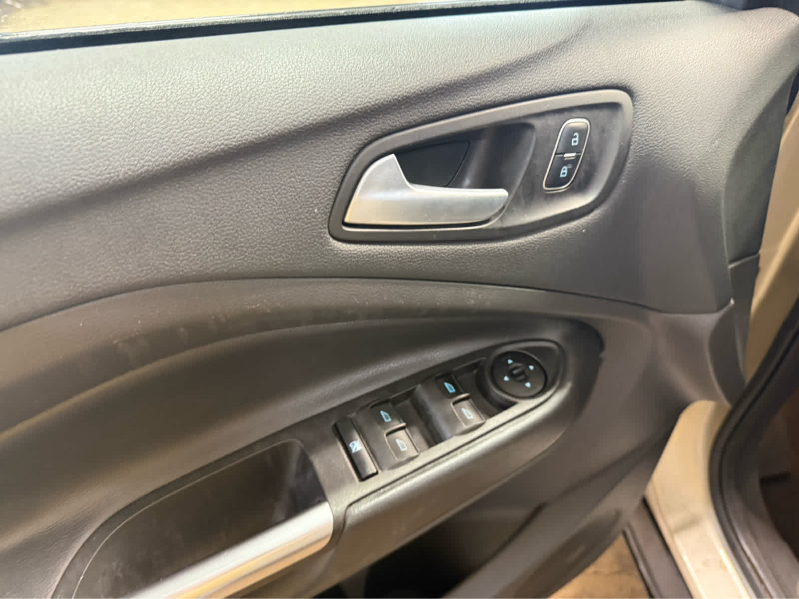 2018 Ford Escape SE - White Gold Metallic exterior view 7