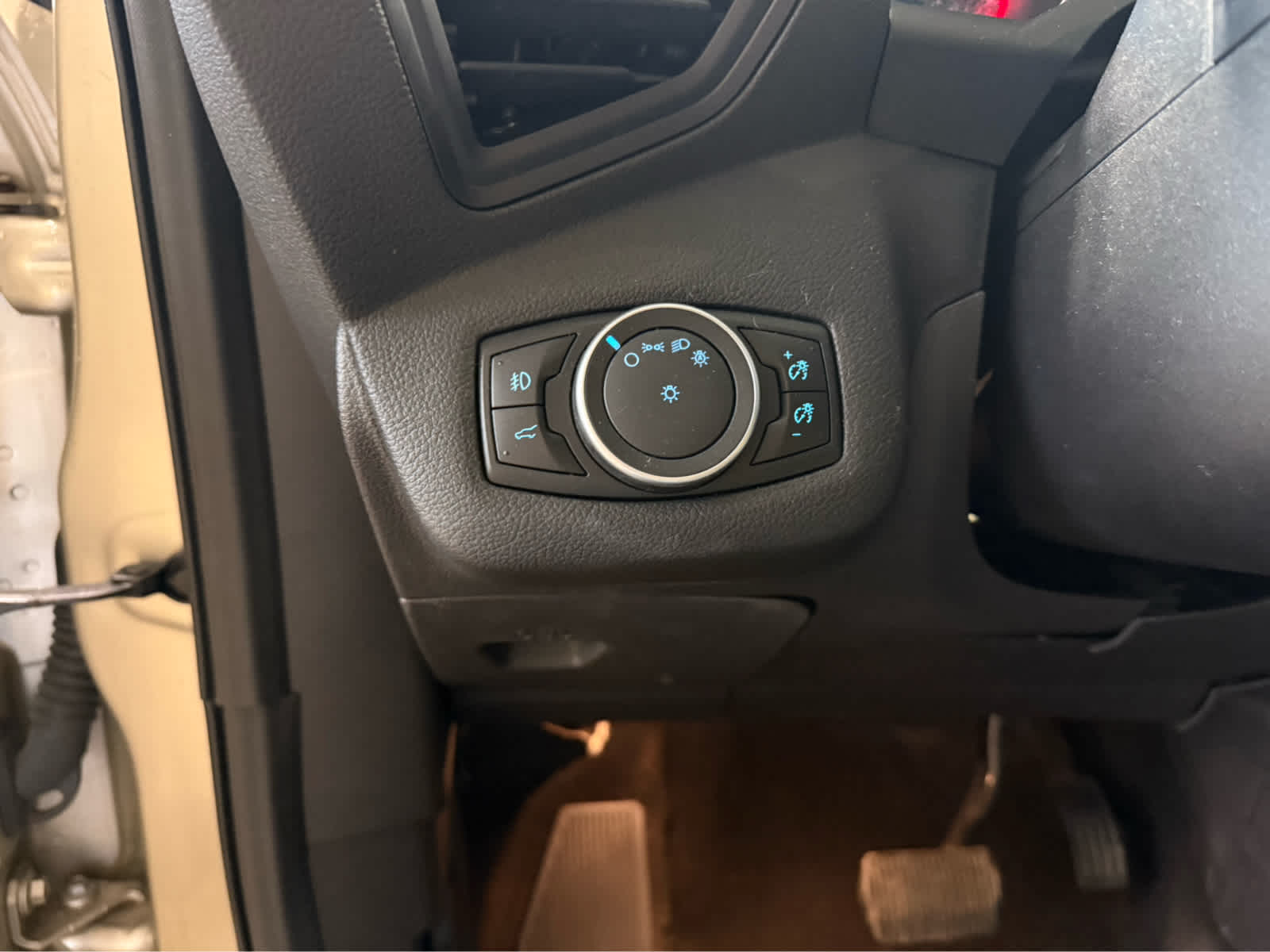 2018 Ford Escape SE - White Gold Metallic exterior view 11
