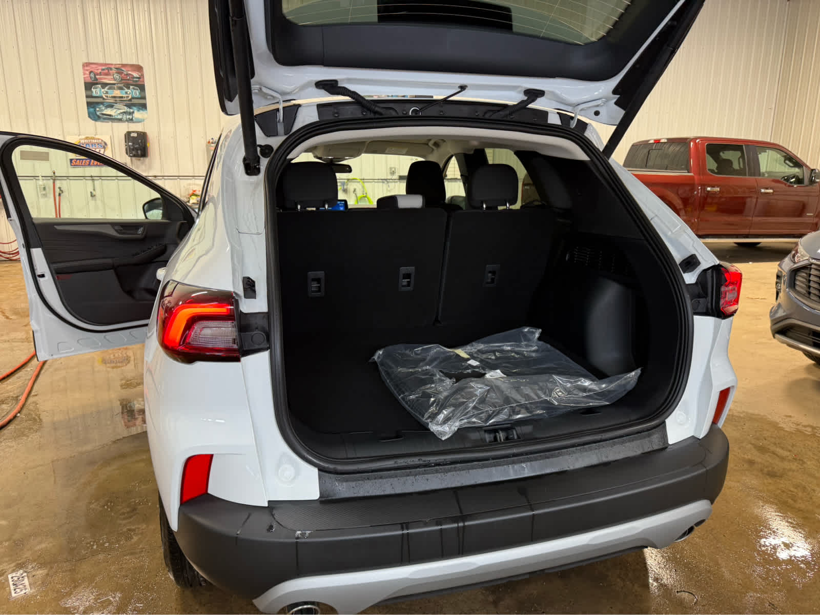 2025 Ford Escape Active - Oxford White exterior view 17