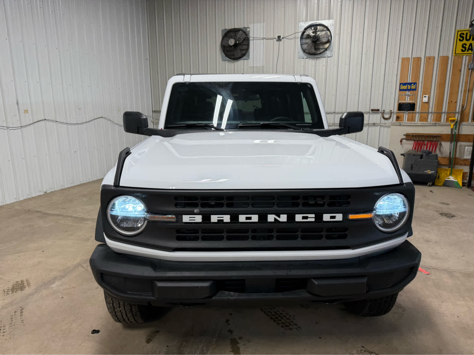 2025 Ford Bronco Big Bend - Oxford White exterior view 3