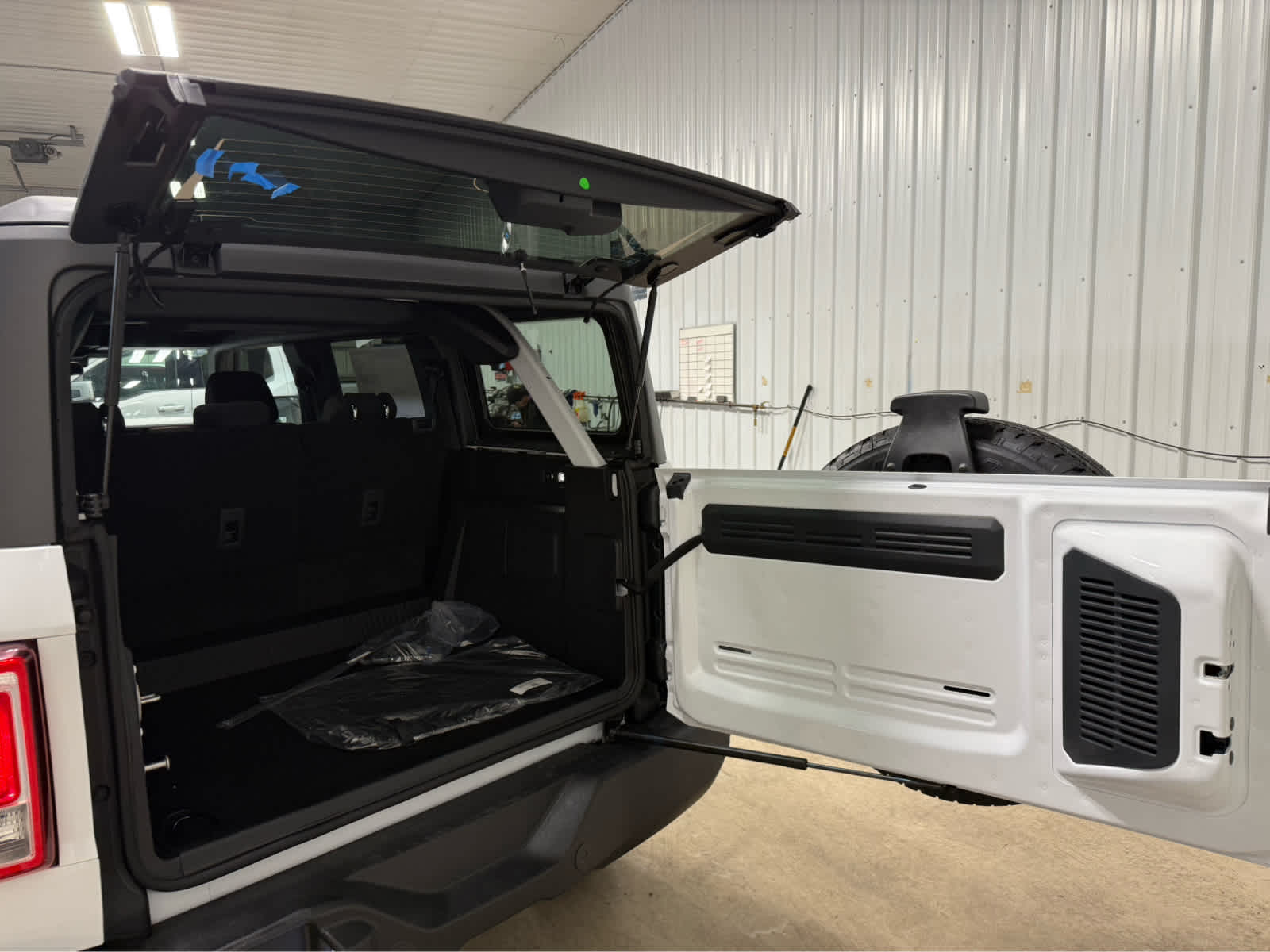 2025 Ford Bronco Big Bend - Oxford White exterior view 15