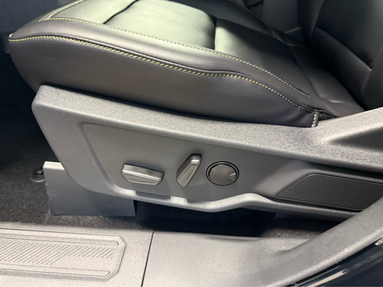 2026 Ford Bronco Badlands - Shadow Black exterior view 7