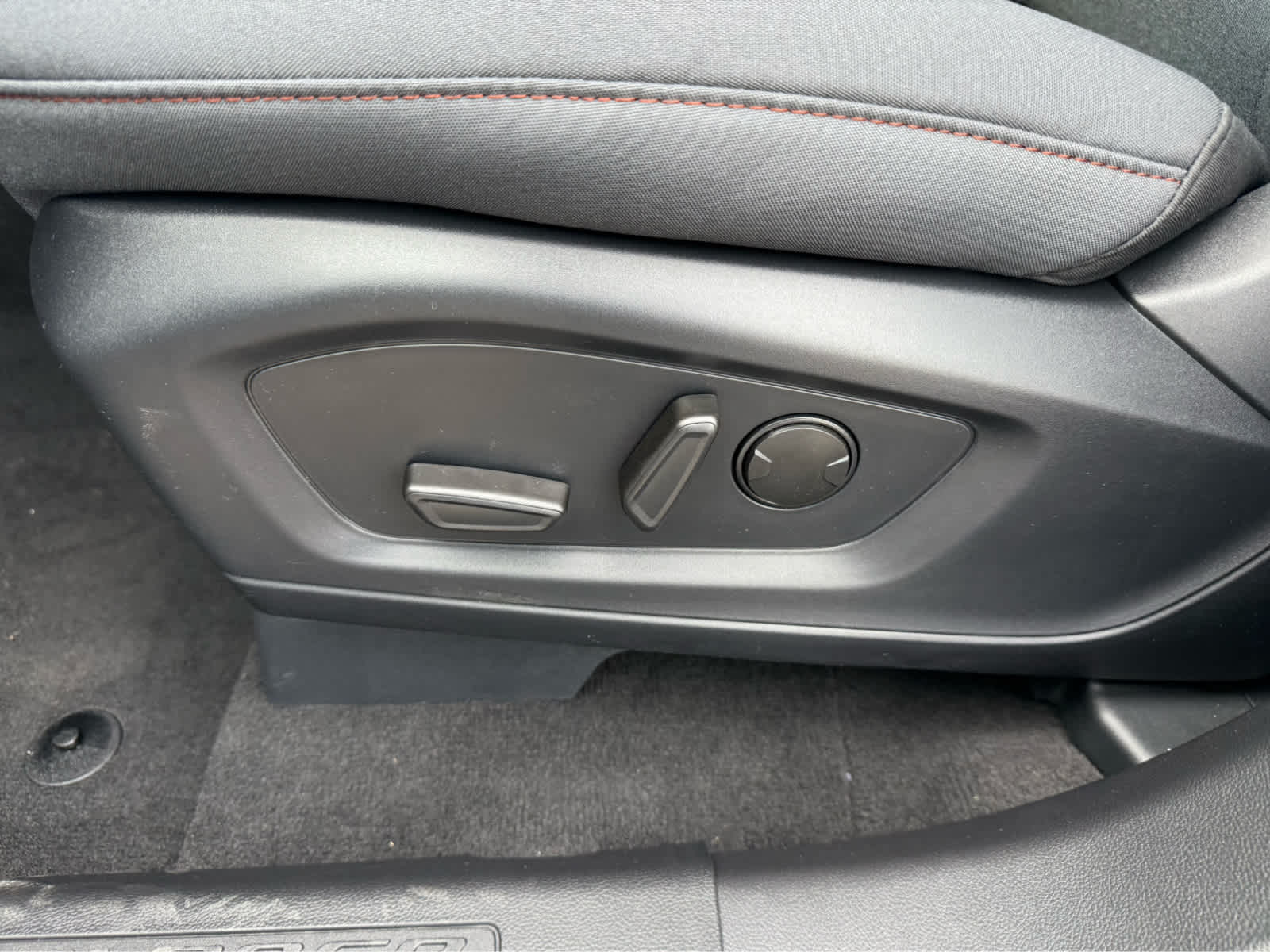 2025 Ford Explorer Active - Star White Metallic Tri-Coat exterior view 9