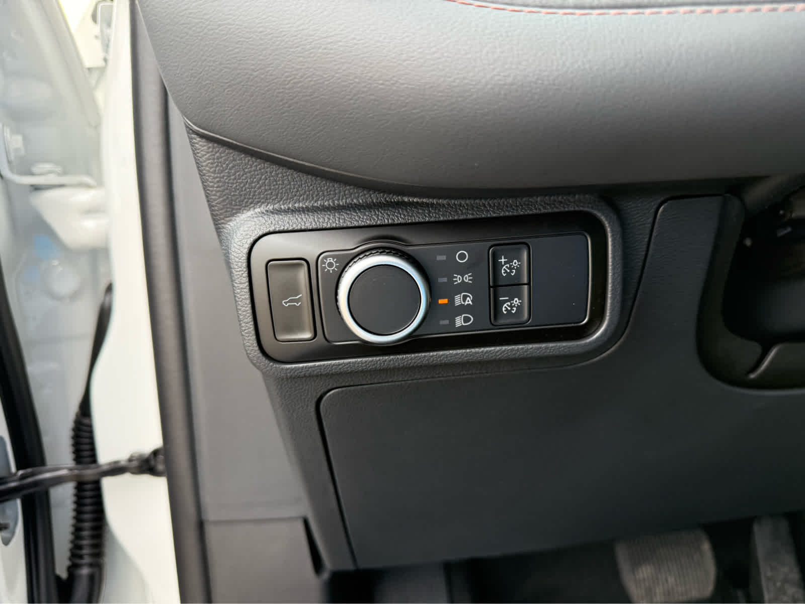 2025 Ford Explorer Active - Star White Metallic Tri-Coat exterior view 12