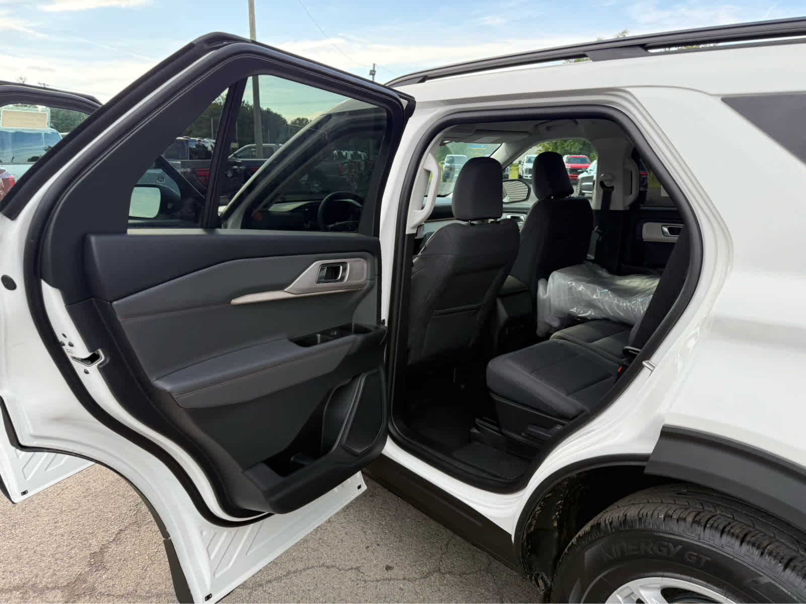 2025 Ford Explorer Active - Star White Metallic Tri-Coat exterior view 16