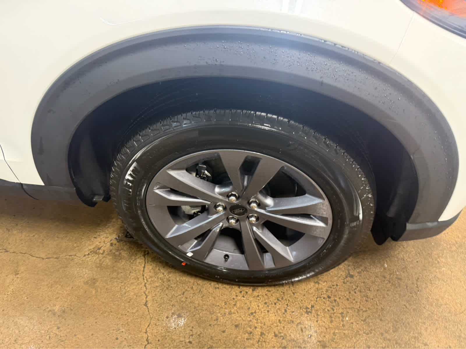 2025 Ford Explorer Active - Star White Metallic Tri-Coat exterior view 4