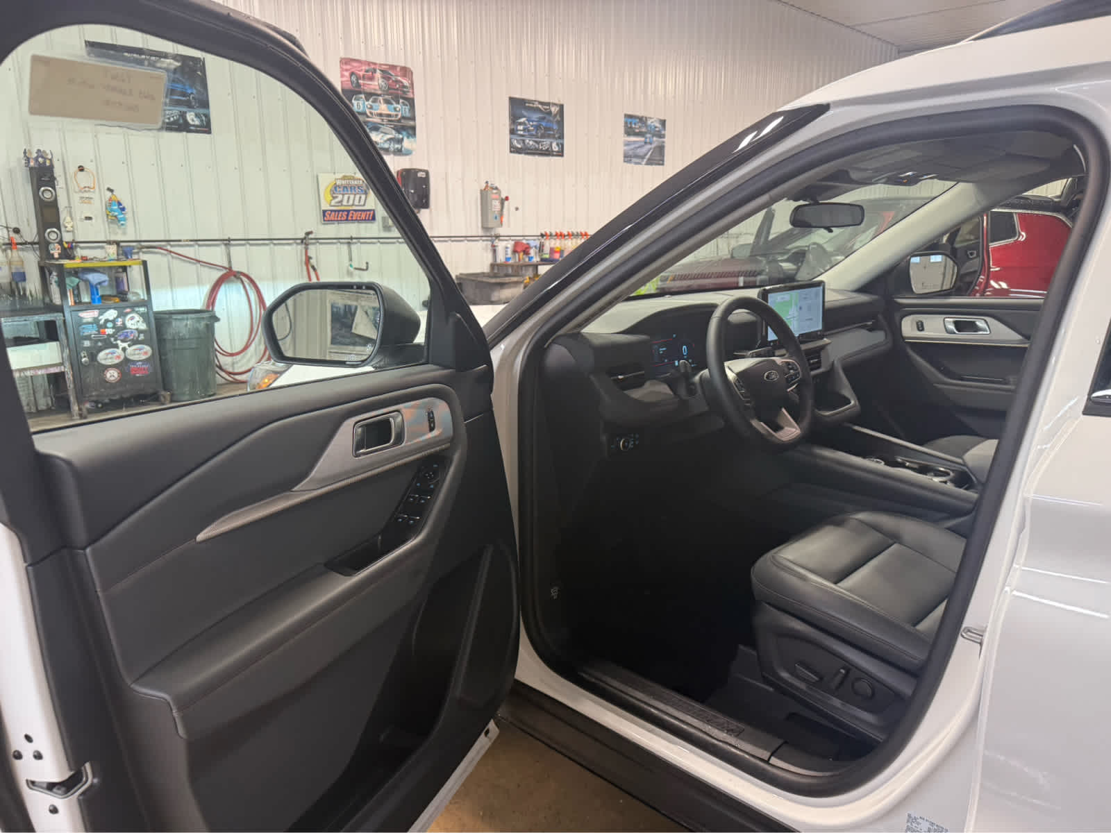 2025 Ford Explorer Active - Star White Metallic Tri-Coat exterior view 7