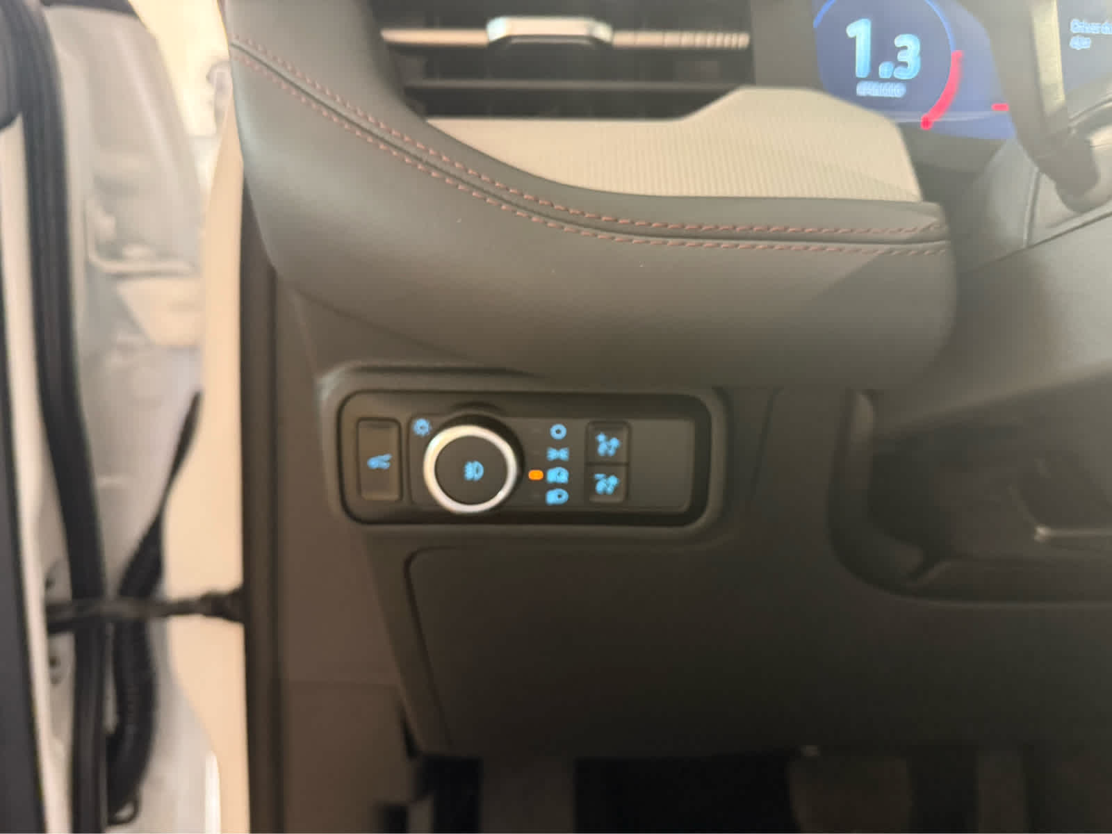 2025 Ford Explorer Active - Star White Metallic Tri-Coat exterior view 12