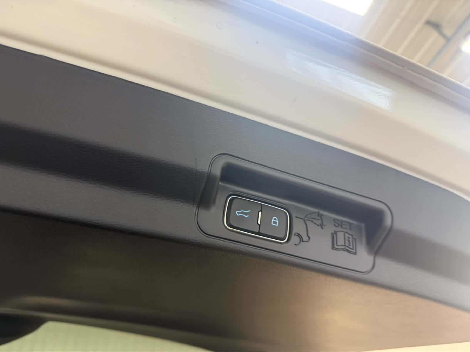 2025 Ford Explorer Active - Star White Metallic Tri-Coat exterior view 19