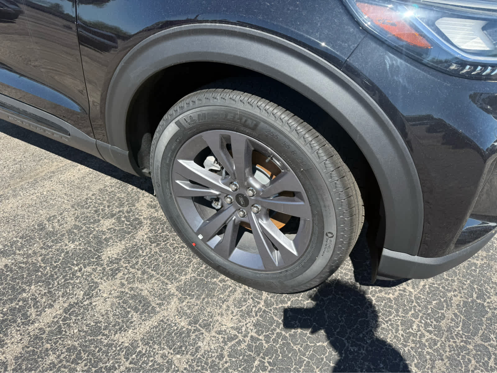 2026 Ford Explorer Active w/200A Pkg - Agate Black Metallic exterior view 4