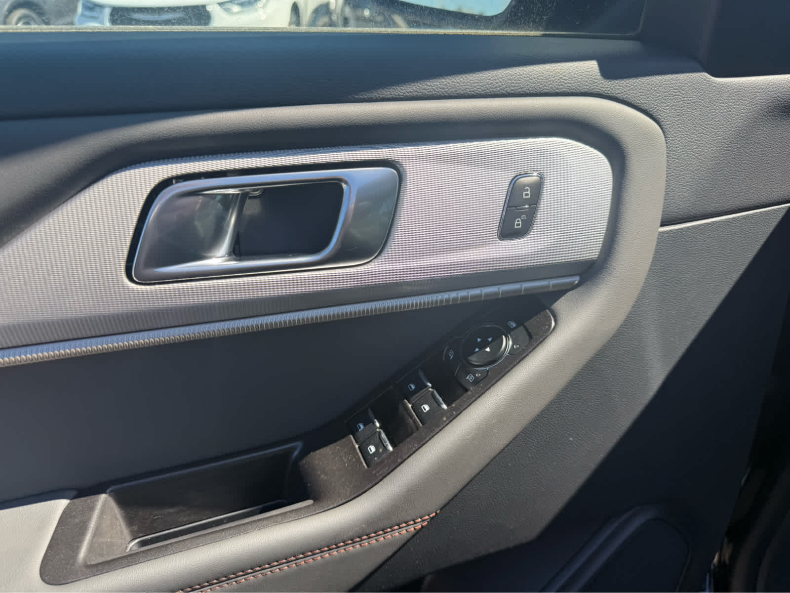 2026 Ford Explorer Active w/200A Pkg - Agate Black Metallic exterior view 8