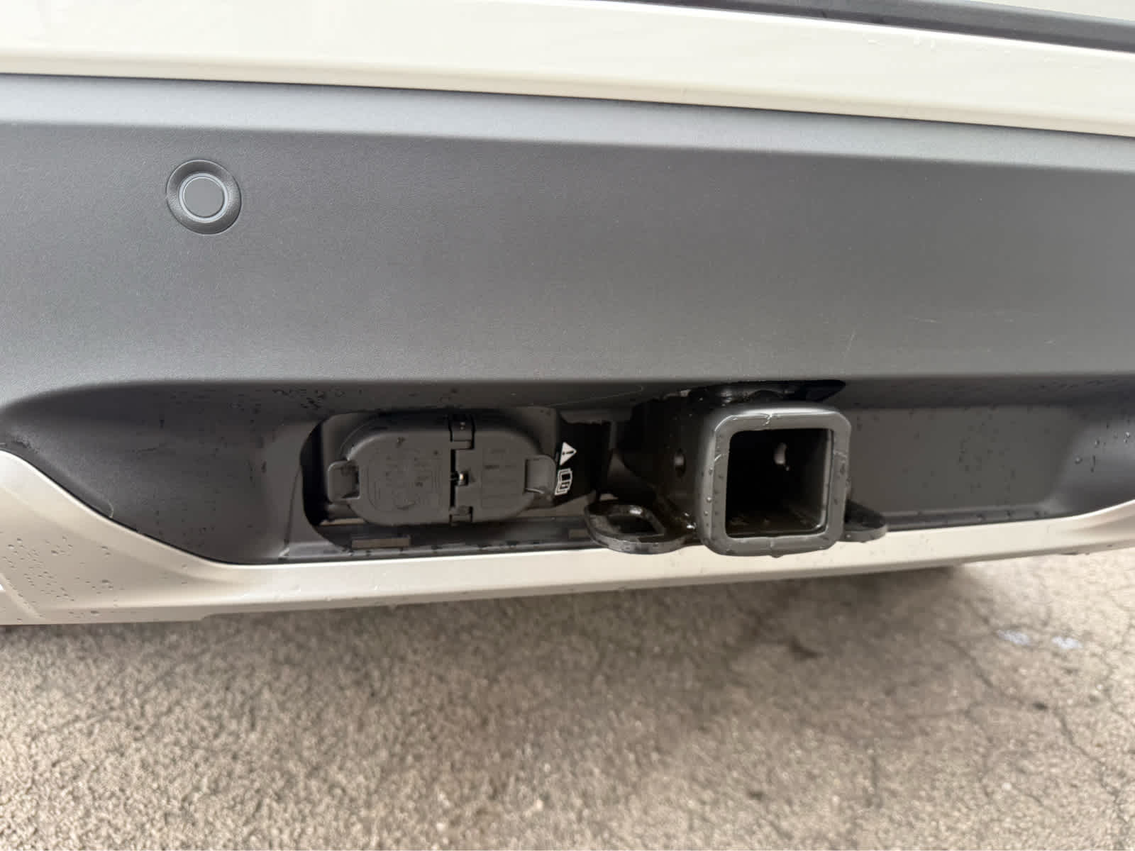 2026 Ford Explorer Active w/100A Pkg - Star White Metallic Tri-Coat exterior view 6