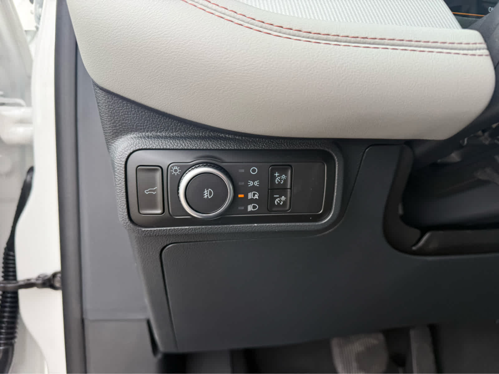 2026 Ford Explorer Active w/100A Pkg - Star White Metallic Tri-Coat exterior view 12