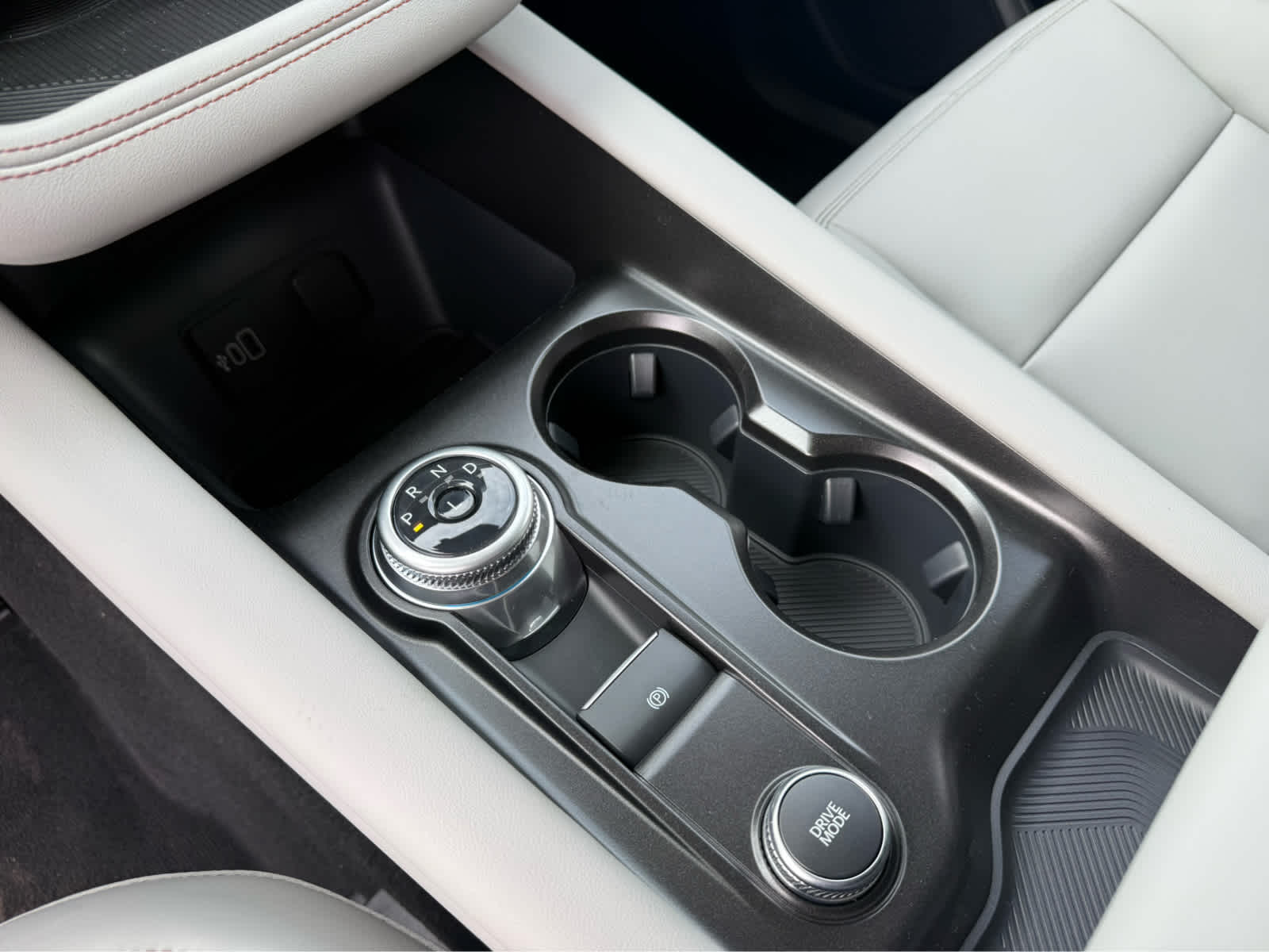 2026 Ford Explorer Active w/100A Pkg - Star White Metallic Tri-Coat exterior view 15