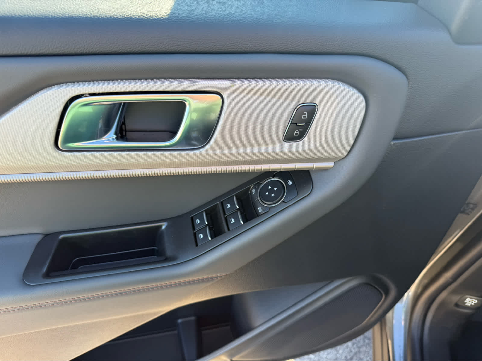 2026 Ford Explorer Active w/100A Pkg - Carbonized Gray Metallic exterior view 8