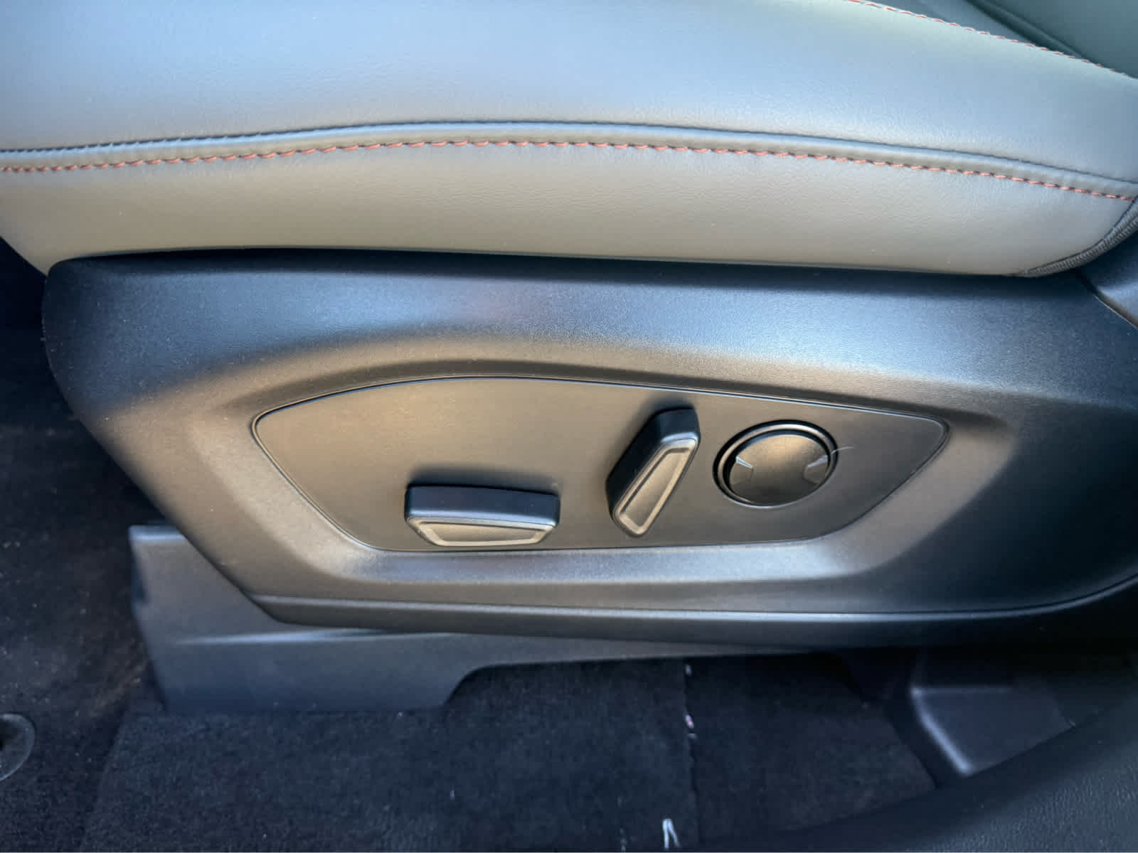 2026 Ford Explorer Active w/100A Pkg - Carbonized Gray Metallic exterior view 9