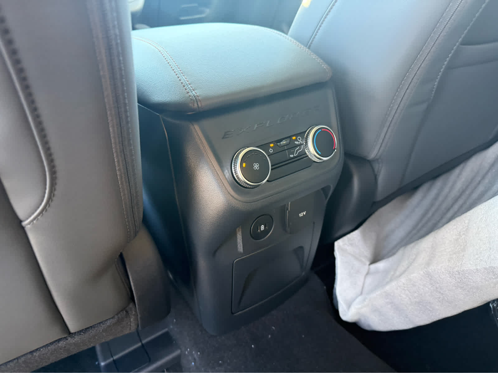 2026 Ford Explorer Active w/100A Pkg - Carbonized Gray Metallic exterior view 18