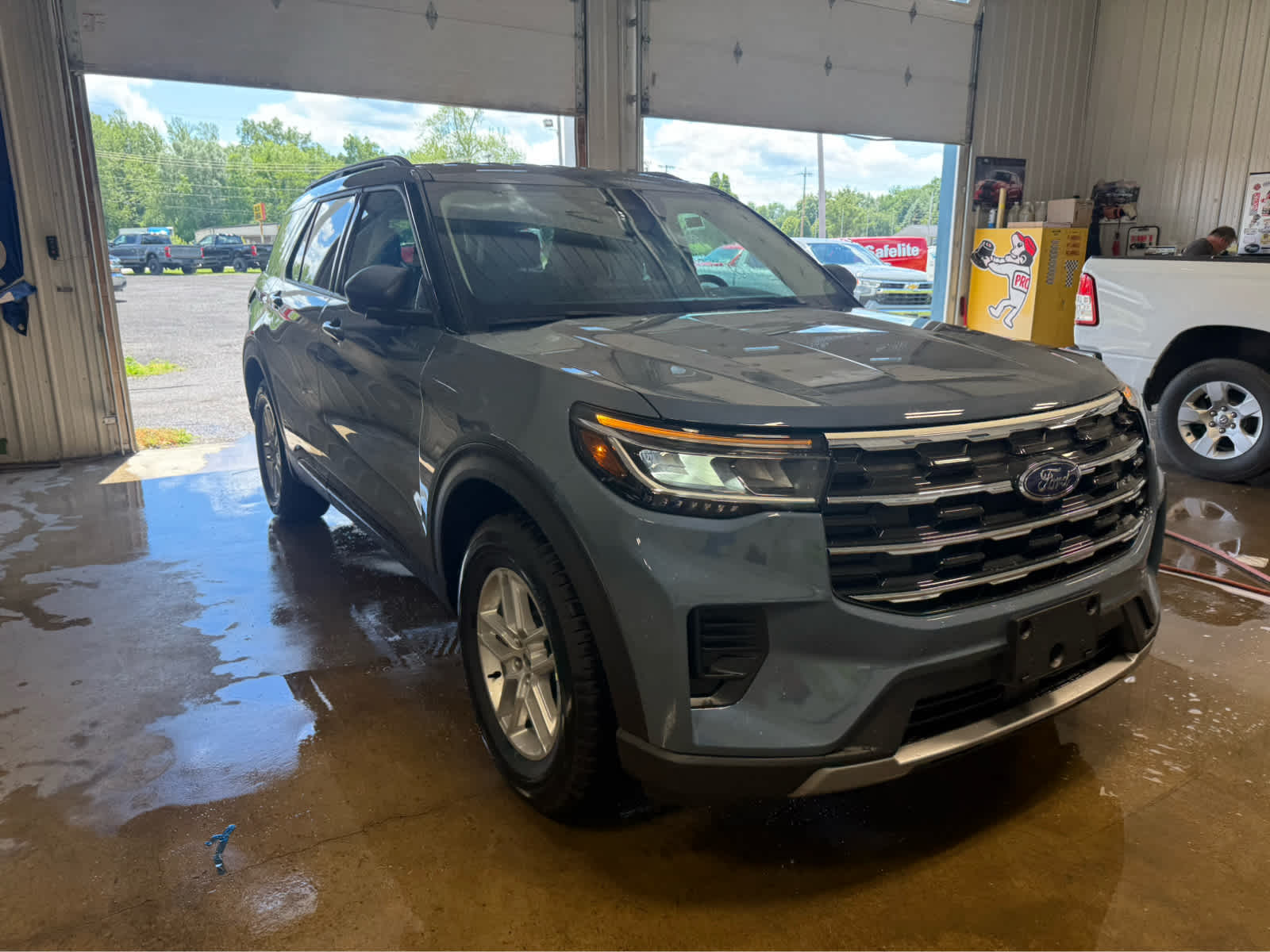 2026 Ford Explorer Active w/200A Pkg - Vapor Blue Metallic exterior view 2