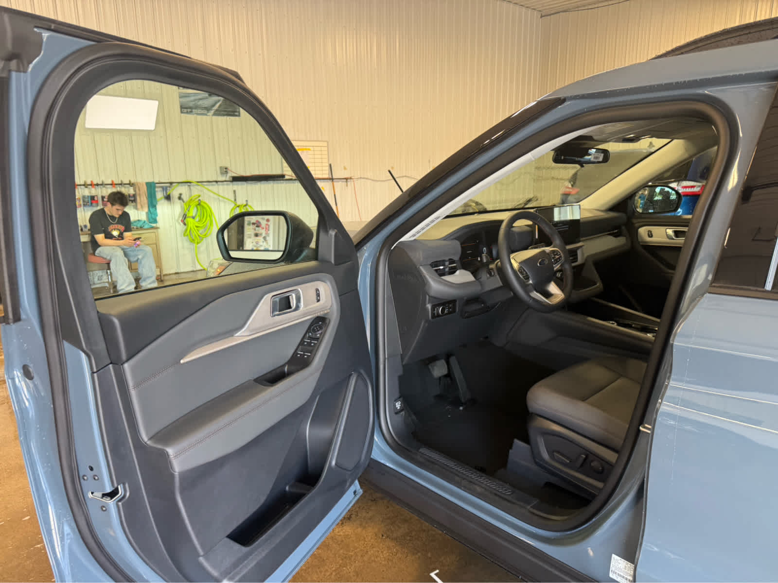 2026 Ford Explorer Active w/200A Pkg - Vapor Blue Metallic exterior view 7
