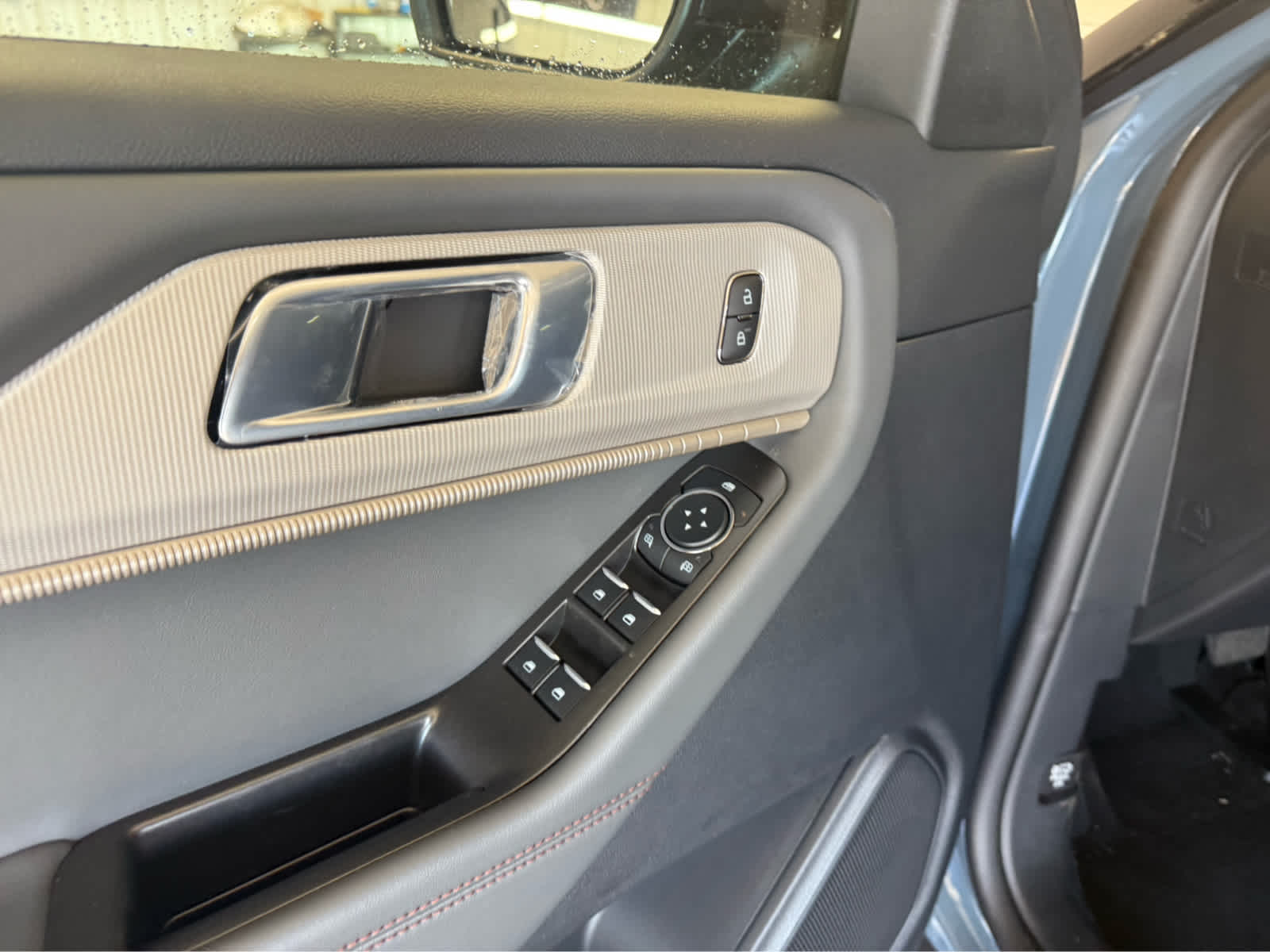 2026 Ford Explorer Active w/200A Pkg - Vapor Blue Metallic exterior view 8