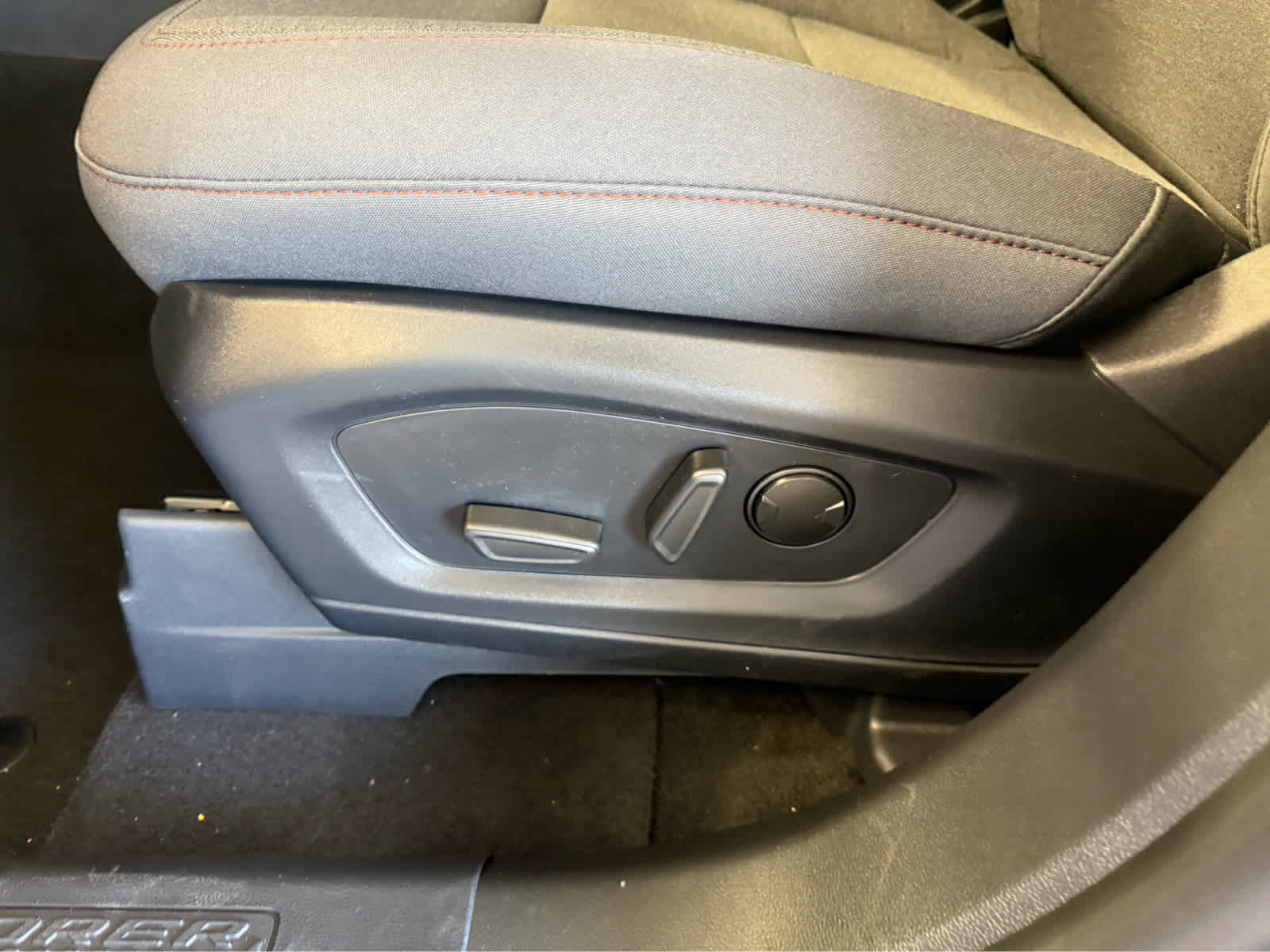 2026 Ford Explorer Active w/200A Pkg - Vapor Blue Metallic exterior view 9