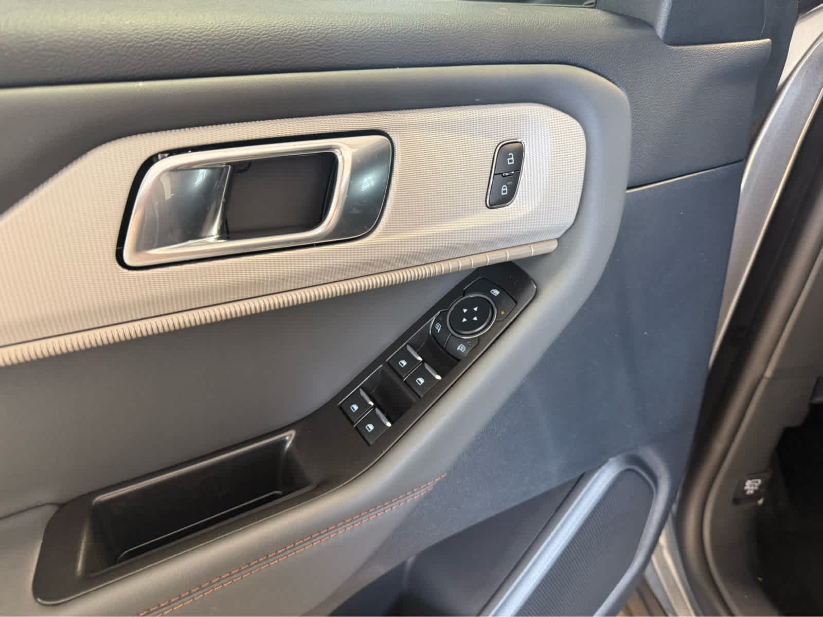 2026 Ford Explorer Active w/100A Pkg - GRAY exterior view 8