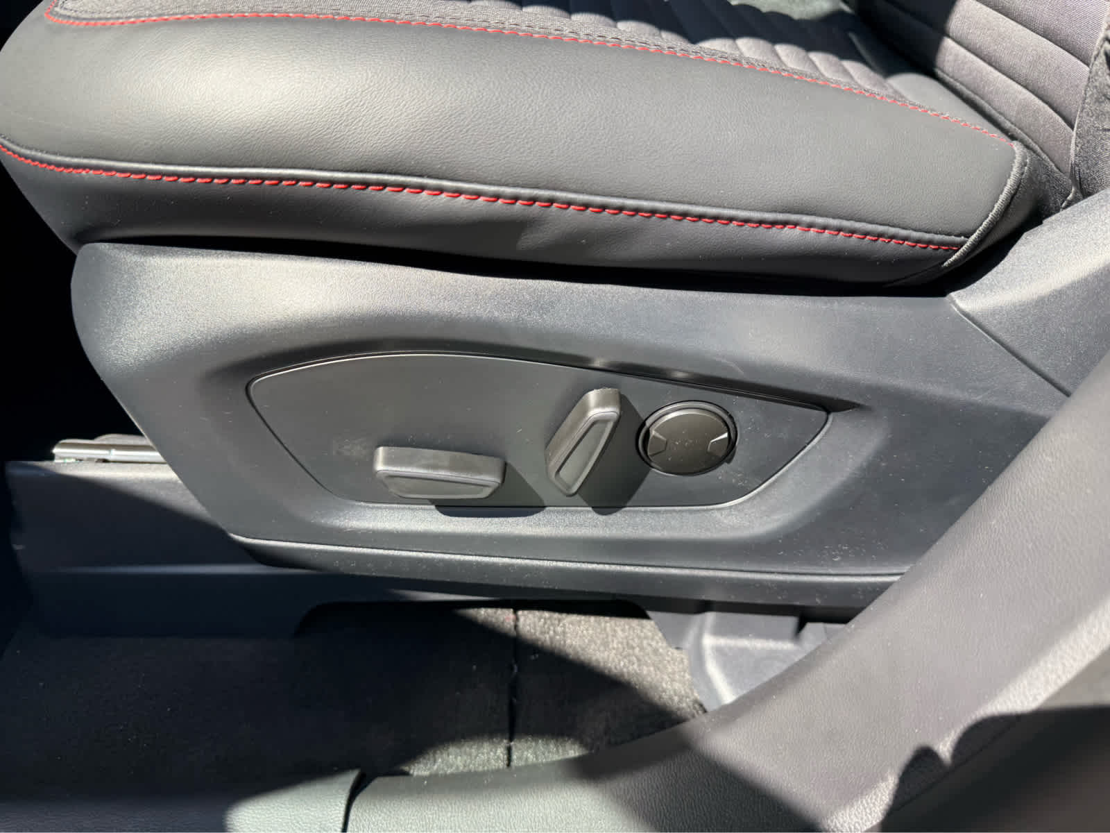 2026 Ford Explorer ST-Line - Carbonized Gray Metallic exterior view 8