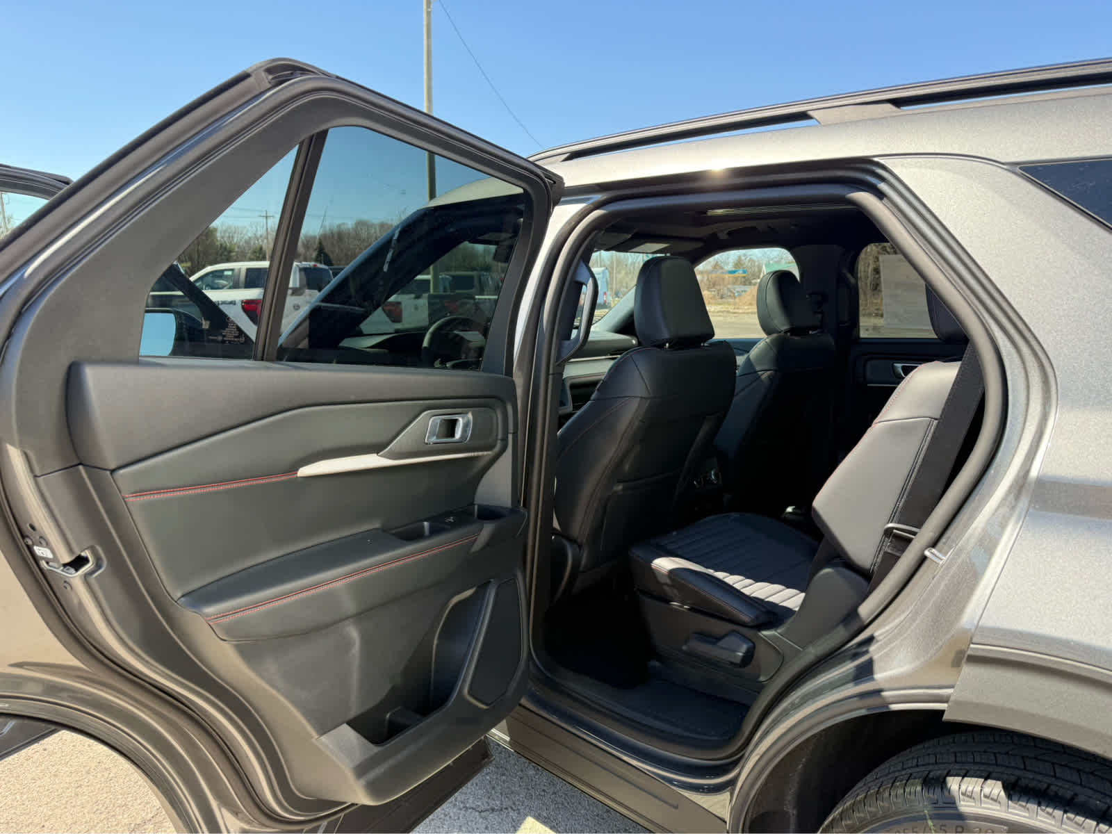 2026 Ford Explorer ST-Line - Carbonized Gray Metallic exterior view 17