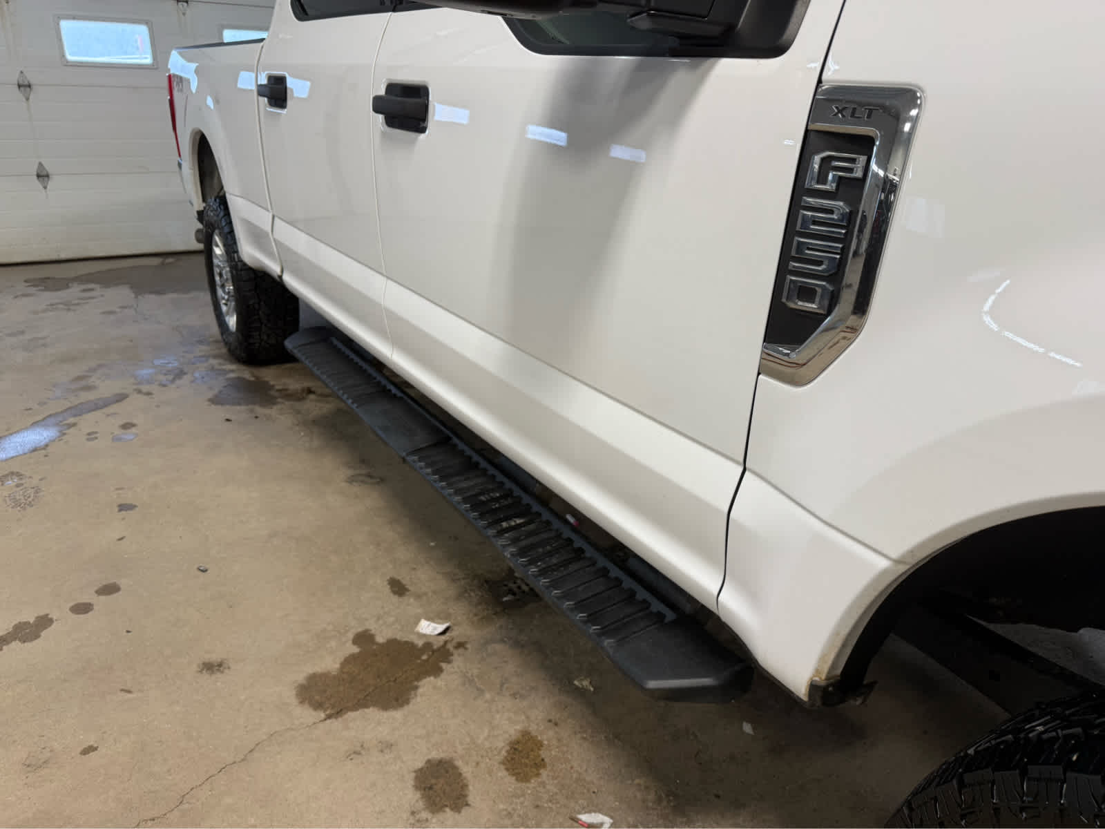 2021 Ford Super Duty F-250 Pickup XLT - Oxford White exterior view 5