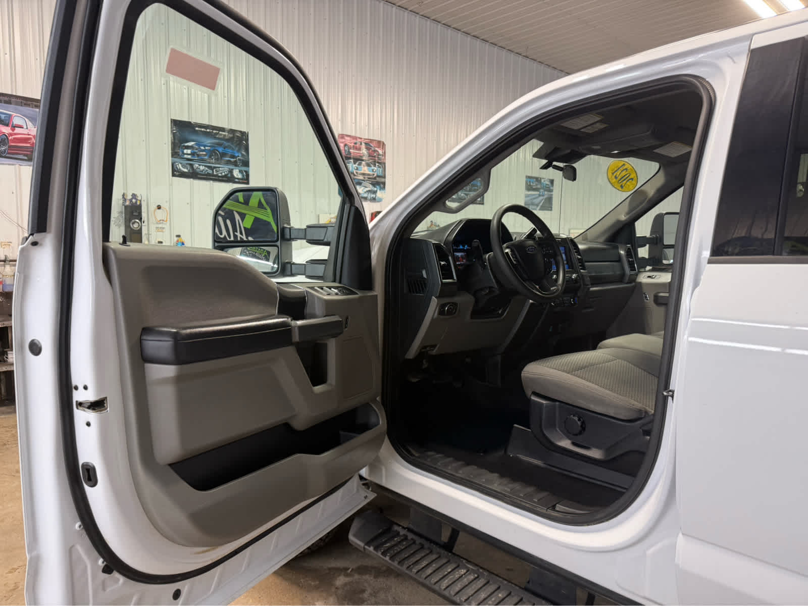 2021 Ford Super Duty F-250 Pickup XLT - Oxford White exterior view 9