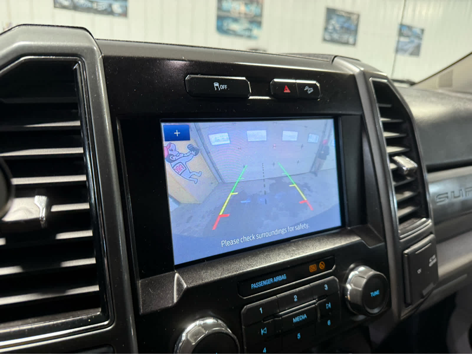 2021 Ford Super Duty F-250 Pickup XLT - Oxford White exterior view 18