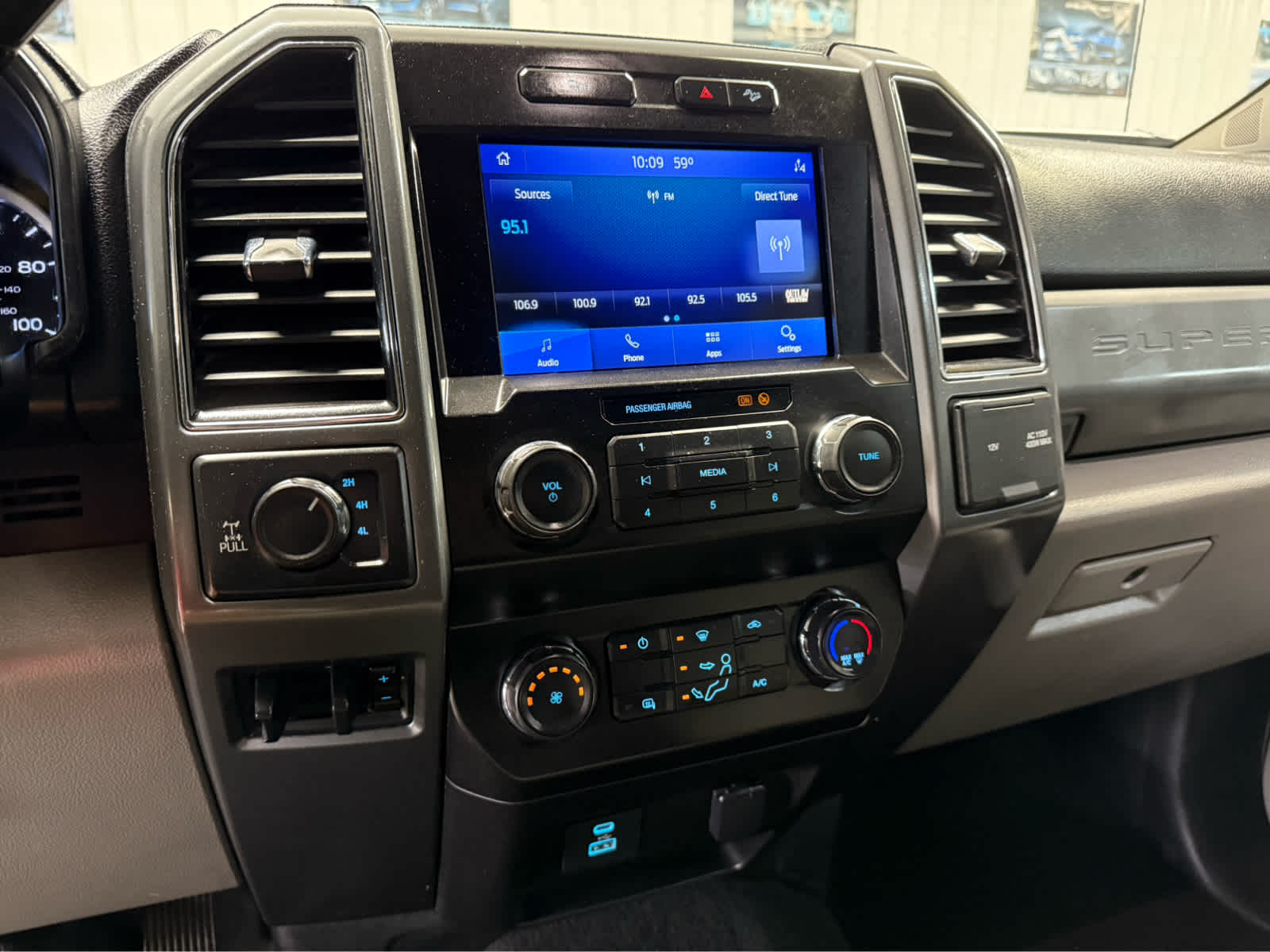 2021 Ford Super Duty F-250 Pickup XLT - Oxford White exterior view 14