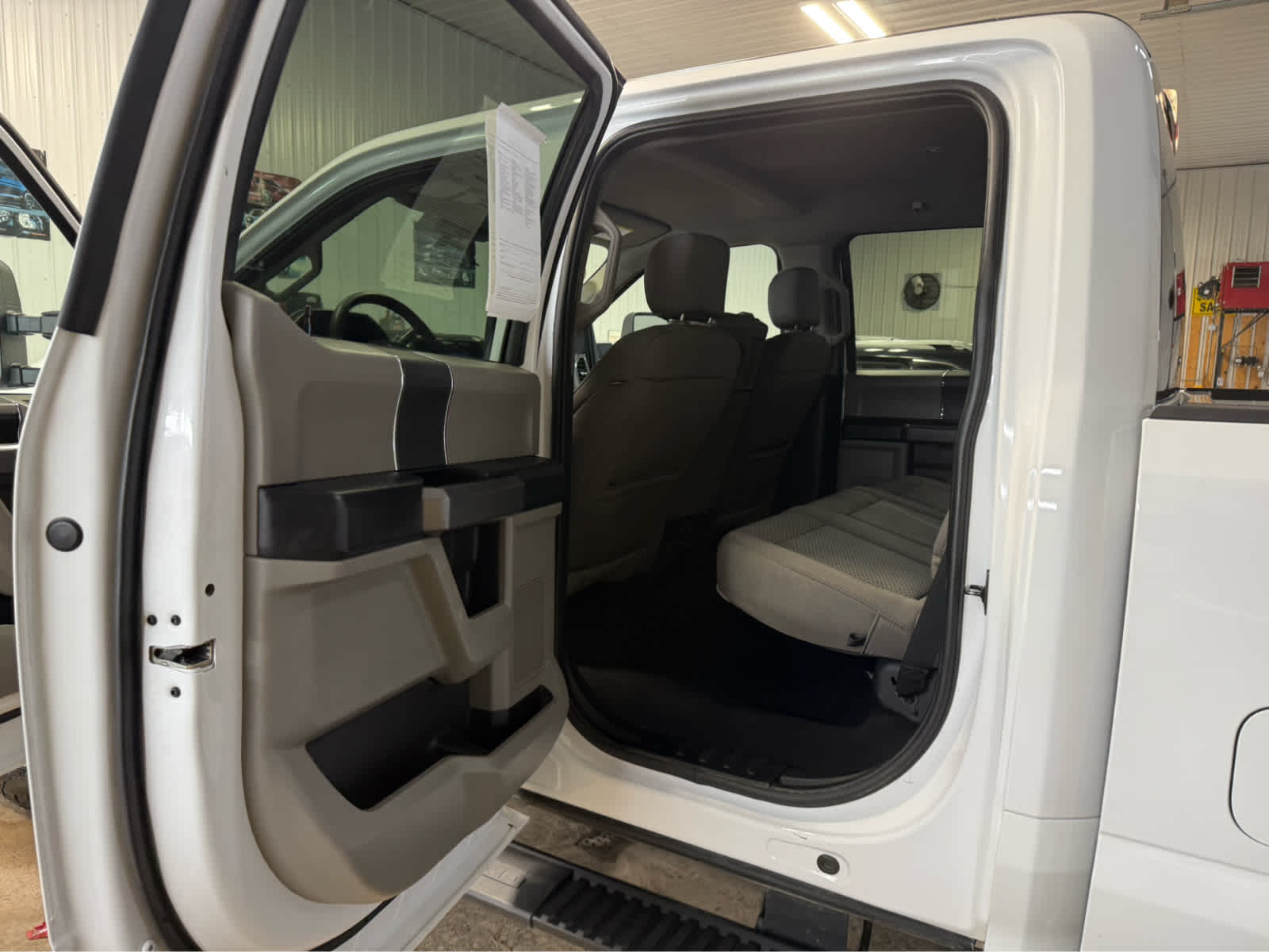 2021 Ford Super Duty F-250 Pickup XLT - Oxford White exterior view 16