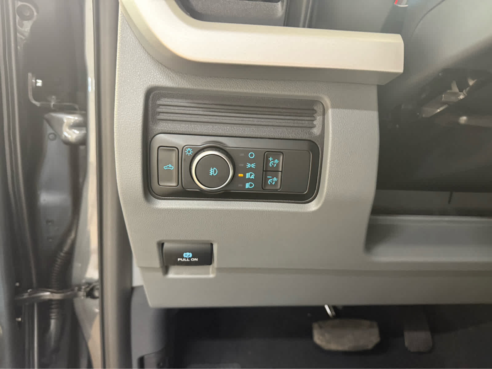 2026 Ford Super Duty F-250 SRW XL - Carbonized Gray Metallic exterior view 14