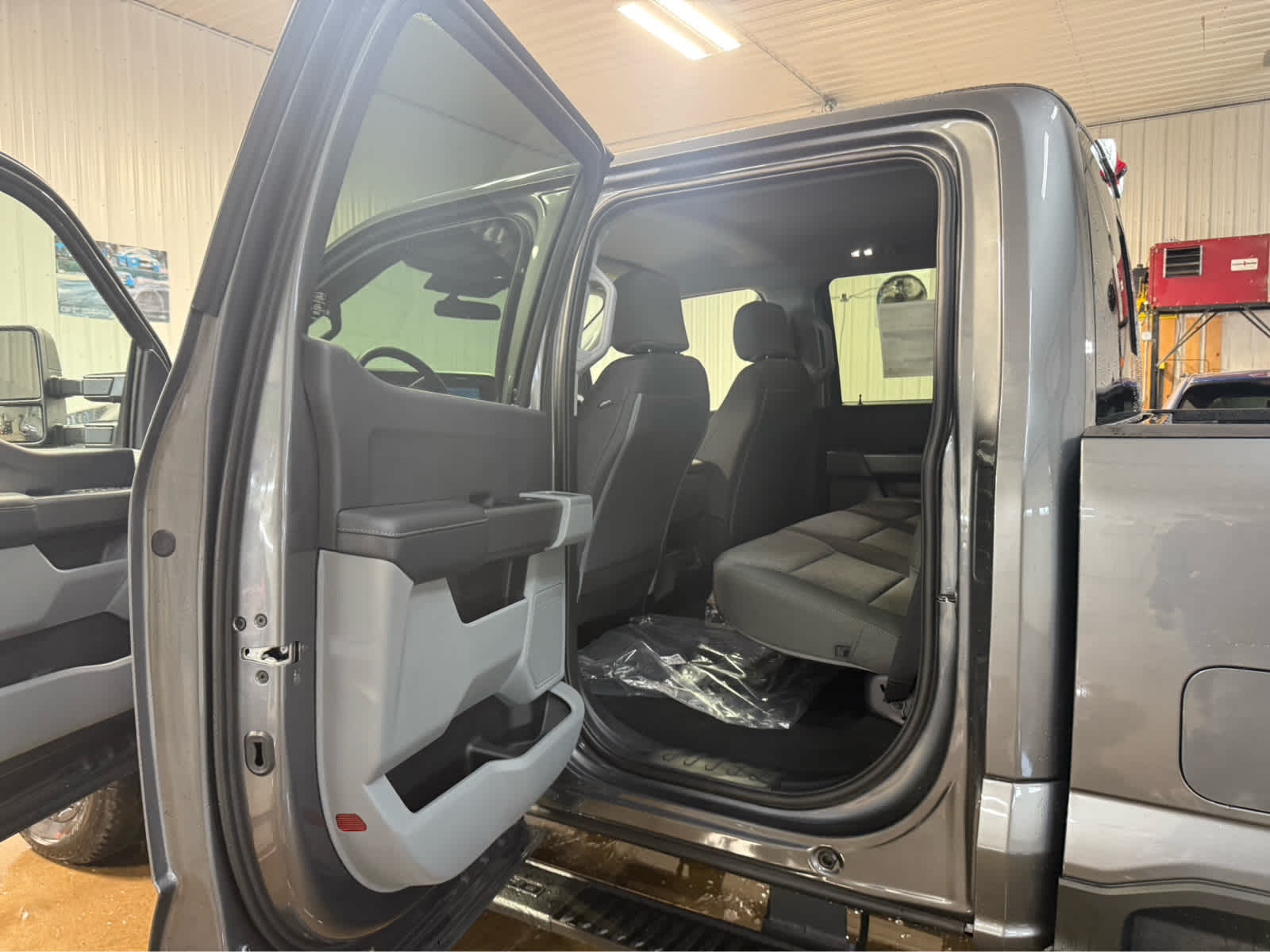 2026 Ford Super Duty F-250 SRW XL - Carbonized Gray Metallic exterior view 19