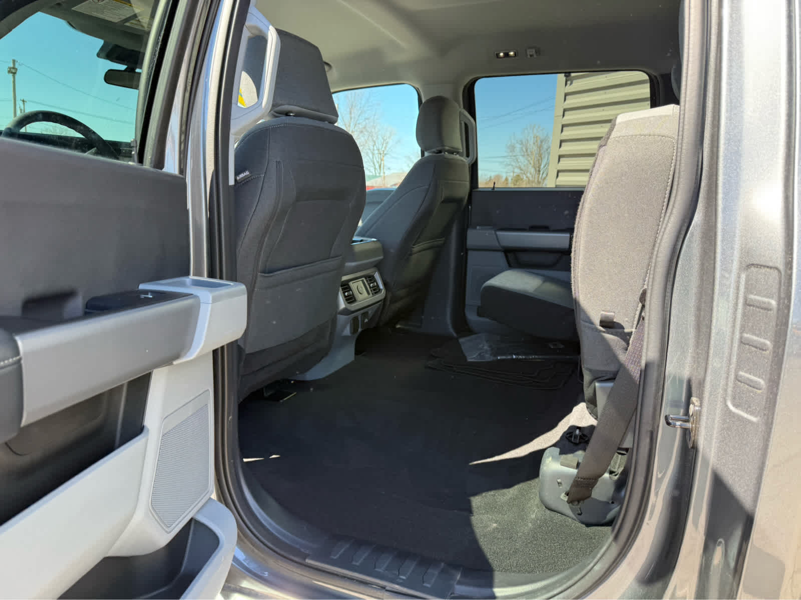 2024 Ford Super Duty F-250 Pickup XLT - Carbonized Gray Metallic exterior view 20