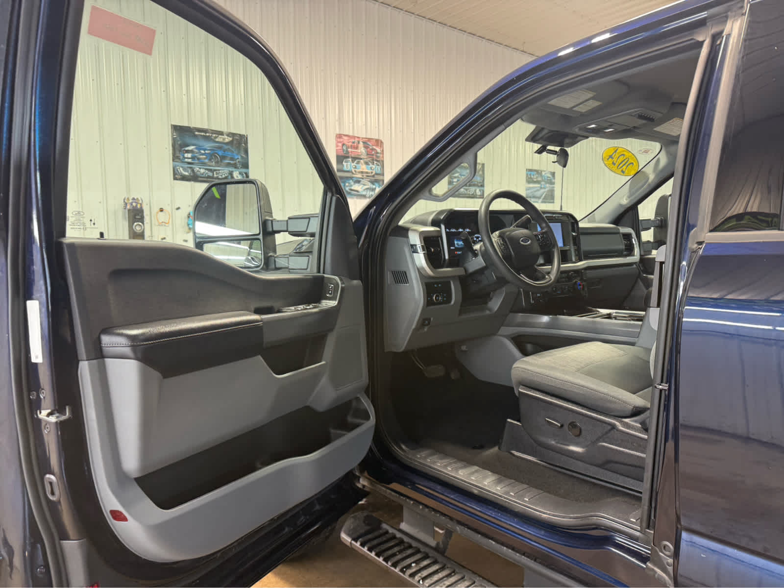 2024 Ford Super Duty F-250 Pickup XLT - Antimatter Blue Metallic exterior view 10