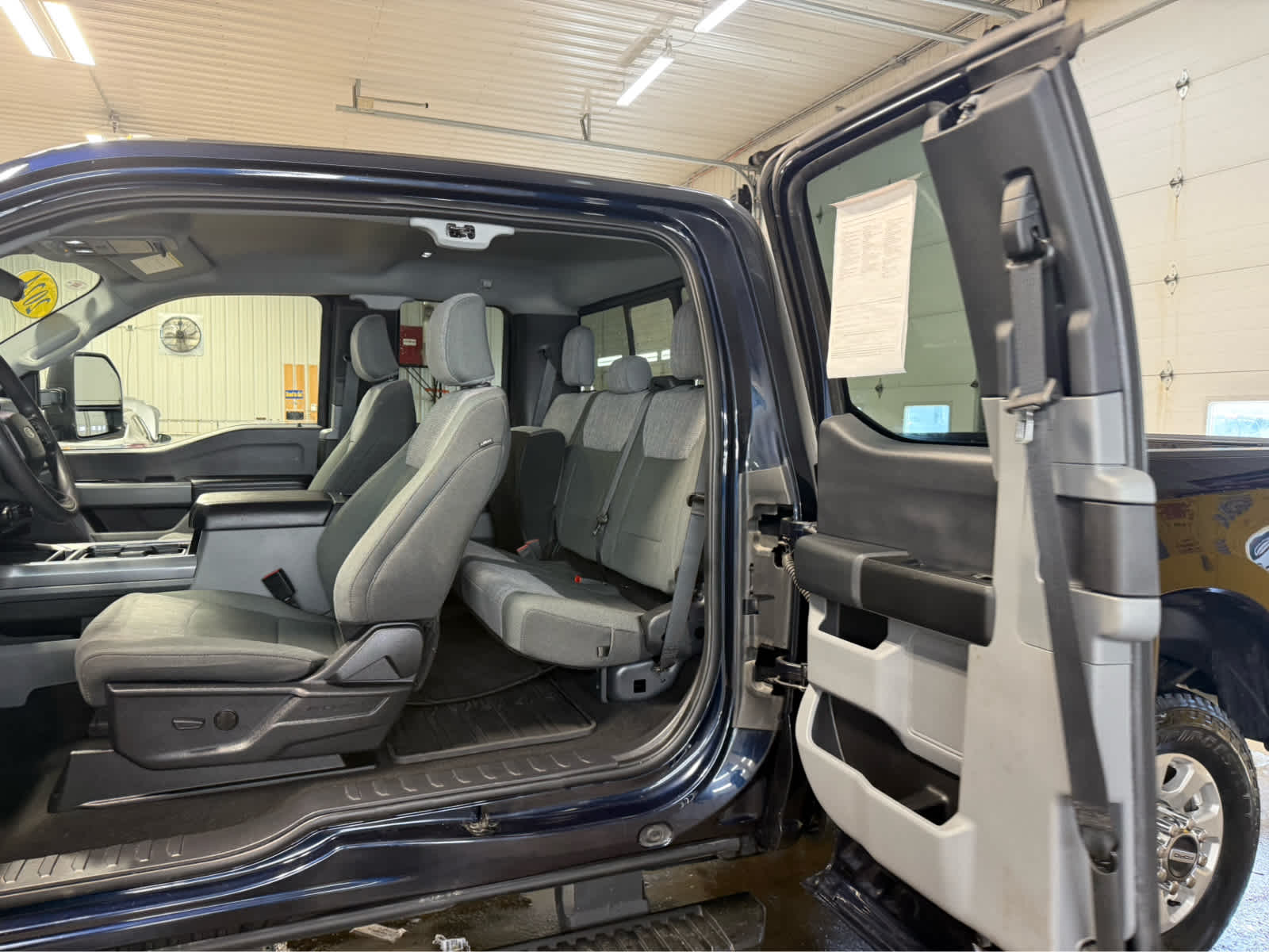 2024 Ford Super Duty F-250 Pickup XLT - Antimatter Blue Metallic exterior view 18