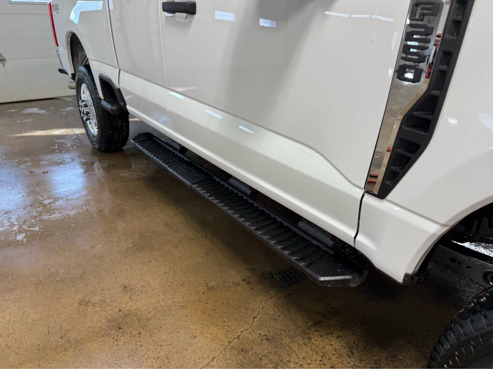 2026 Ford Super Duty F-250 SRW XLT - Oxford White exterior view 5