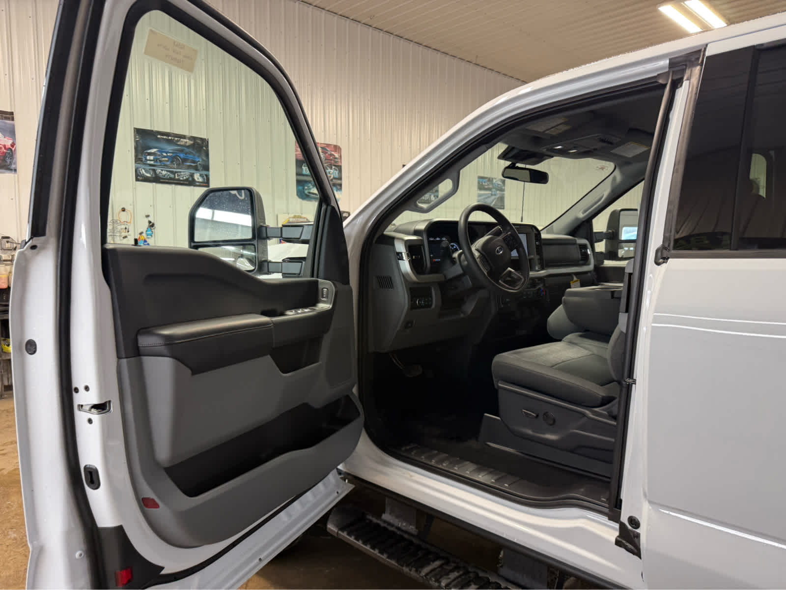 2026 Ford Super Duty F-250 SRW XLT - Oxford White exterior view 10