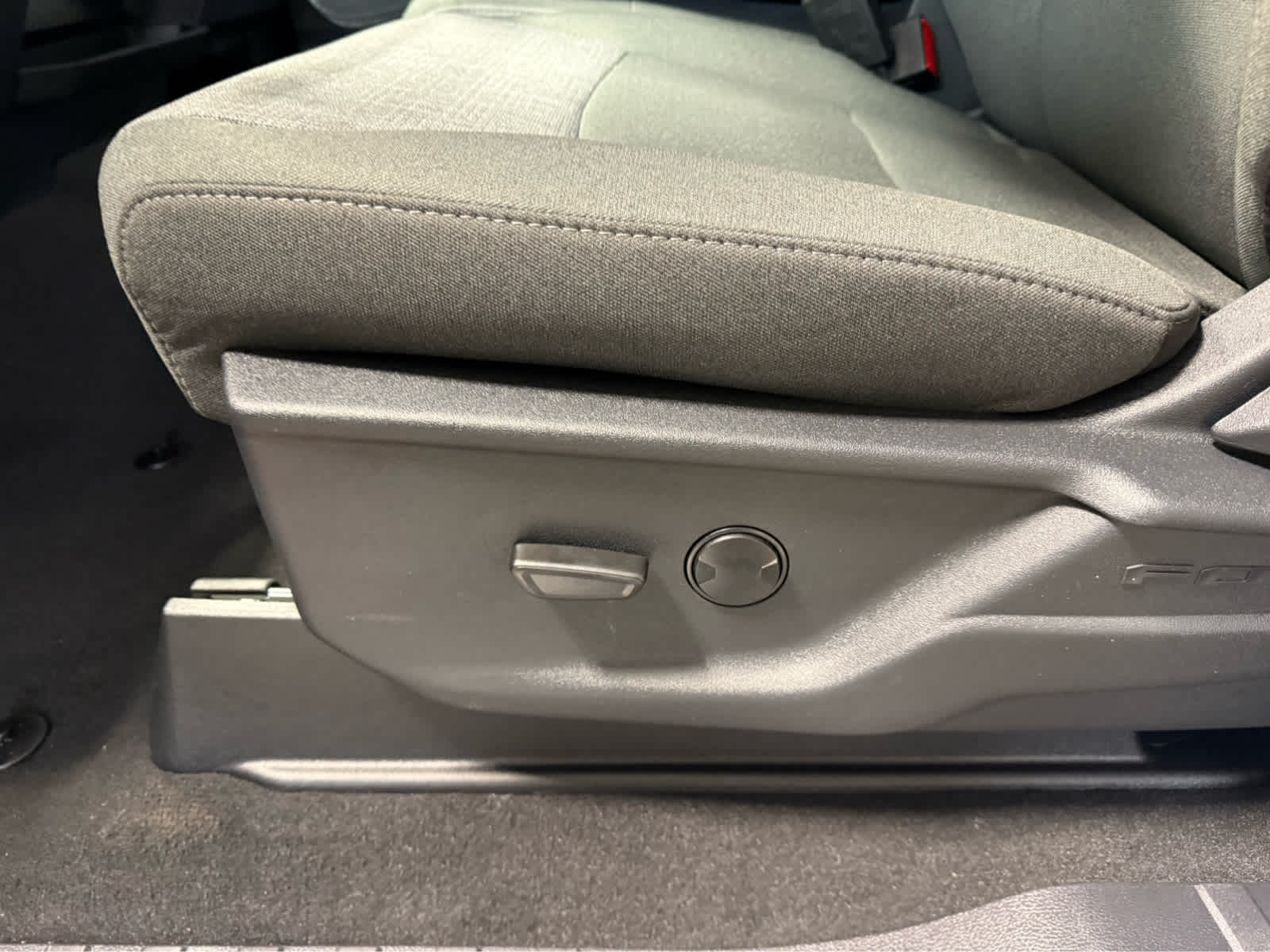 2026 Ford Super Duty F-250 SRW XLT - Oxford White exterior view 12