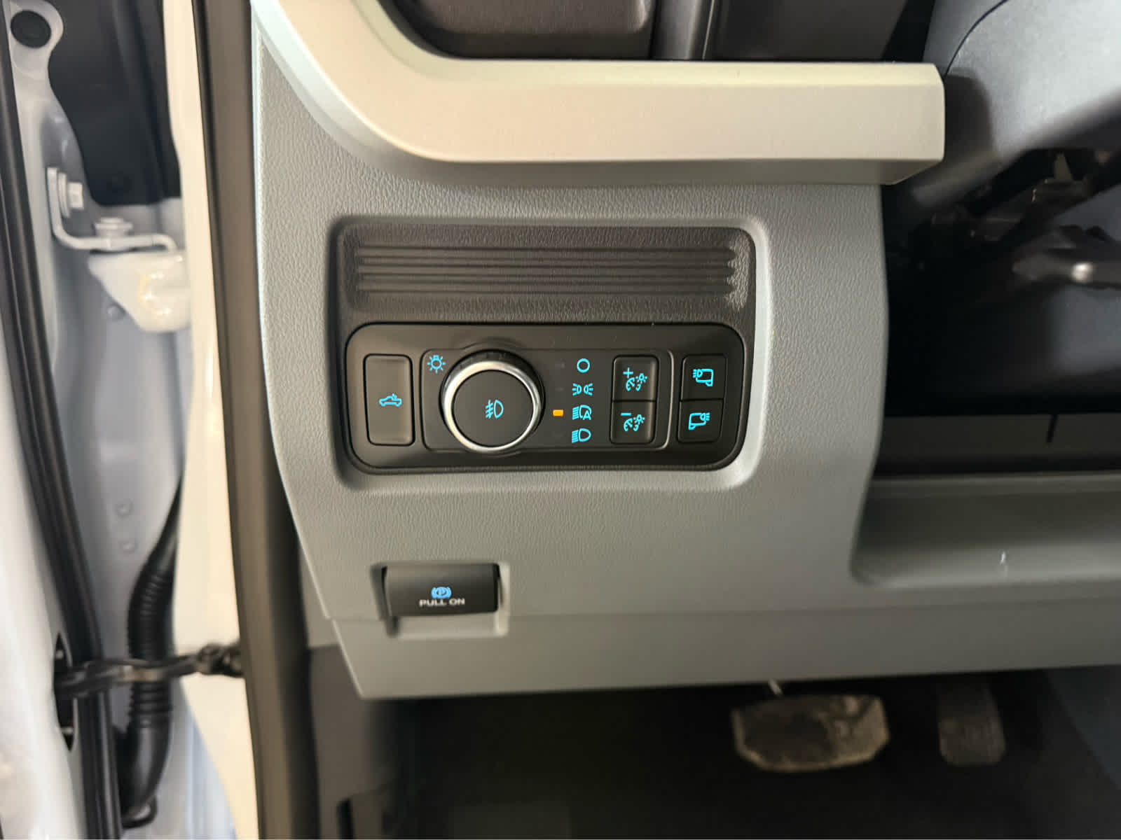 2026 Ford Super Duty F-250 SRW XLT - Oxford White exterior view 15