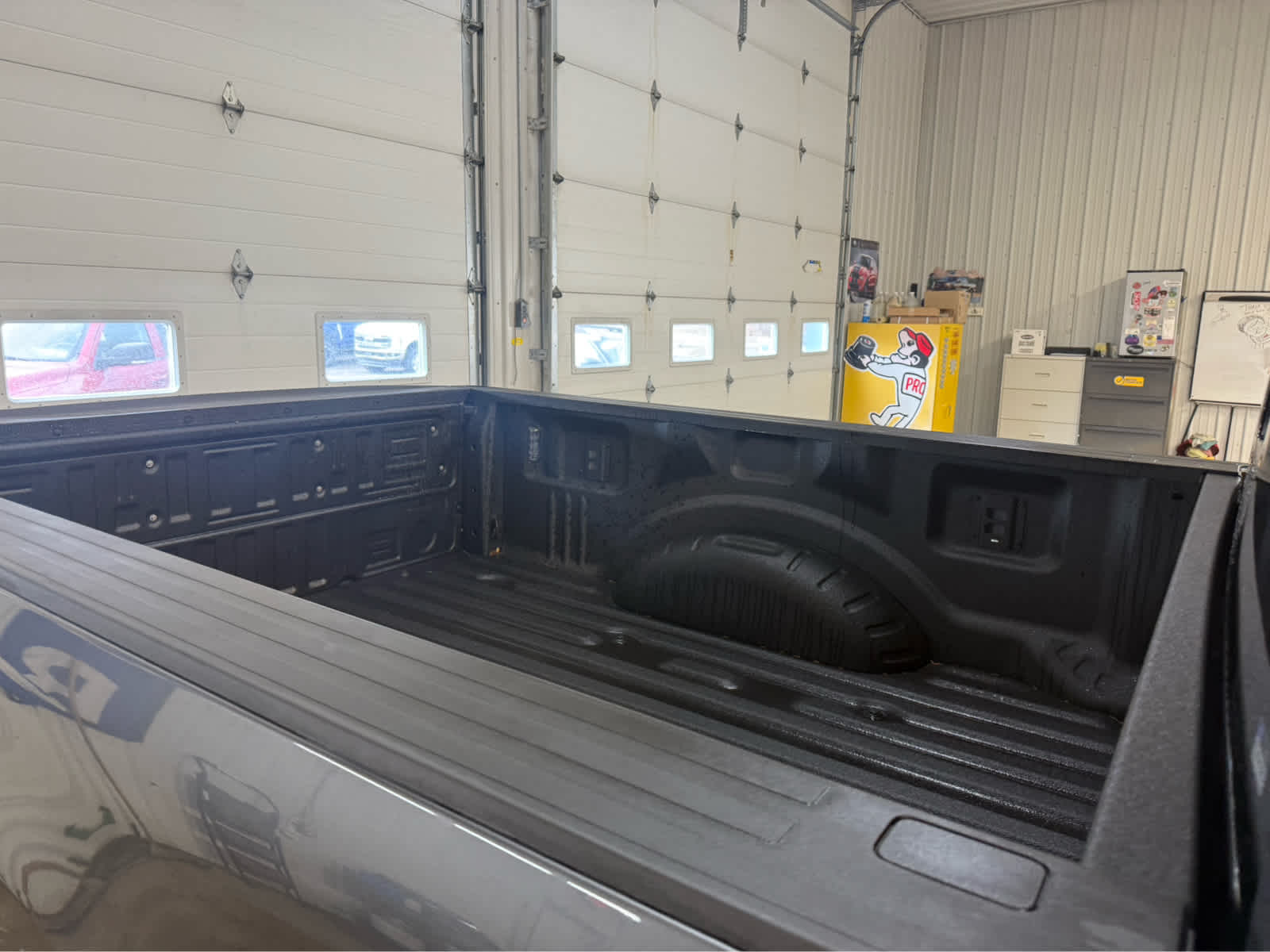 2026 Ford Super Duty F-250 SRW LARIAT - Carbonized Gray Metallic exterior view 6