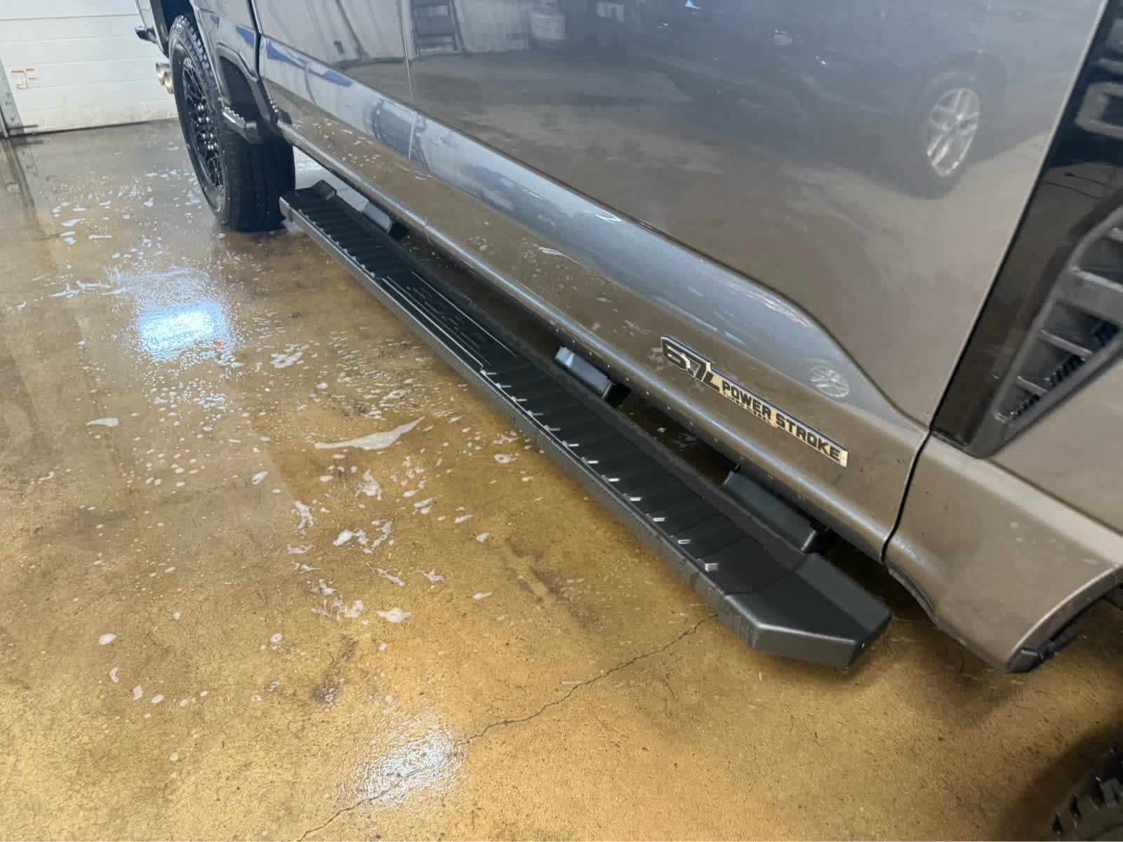 2026 Ford Super Duty F-250 SRW LARIAT - Carbonized Gray Metallic exterior view 5