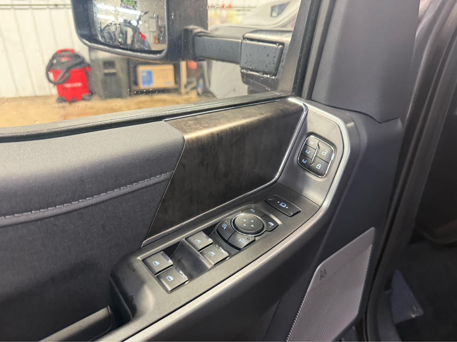 2026 Ford Super Duty F-250 SRW LARIAT - Carbonized Gray Metallic exterior view 10