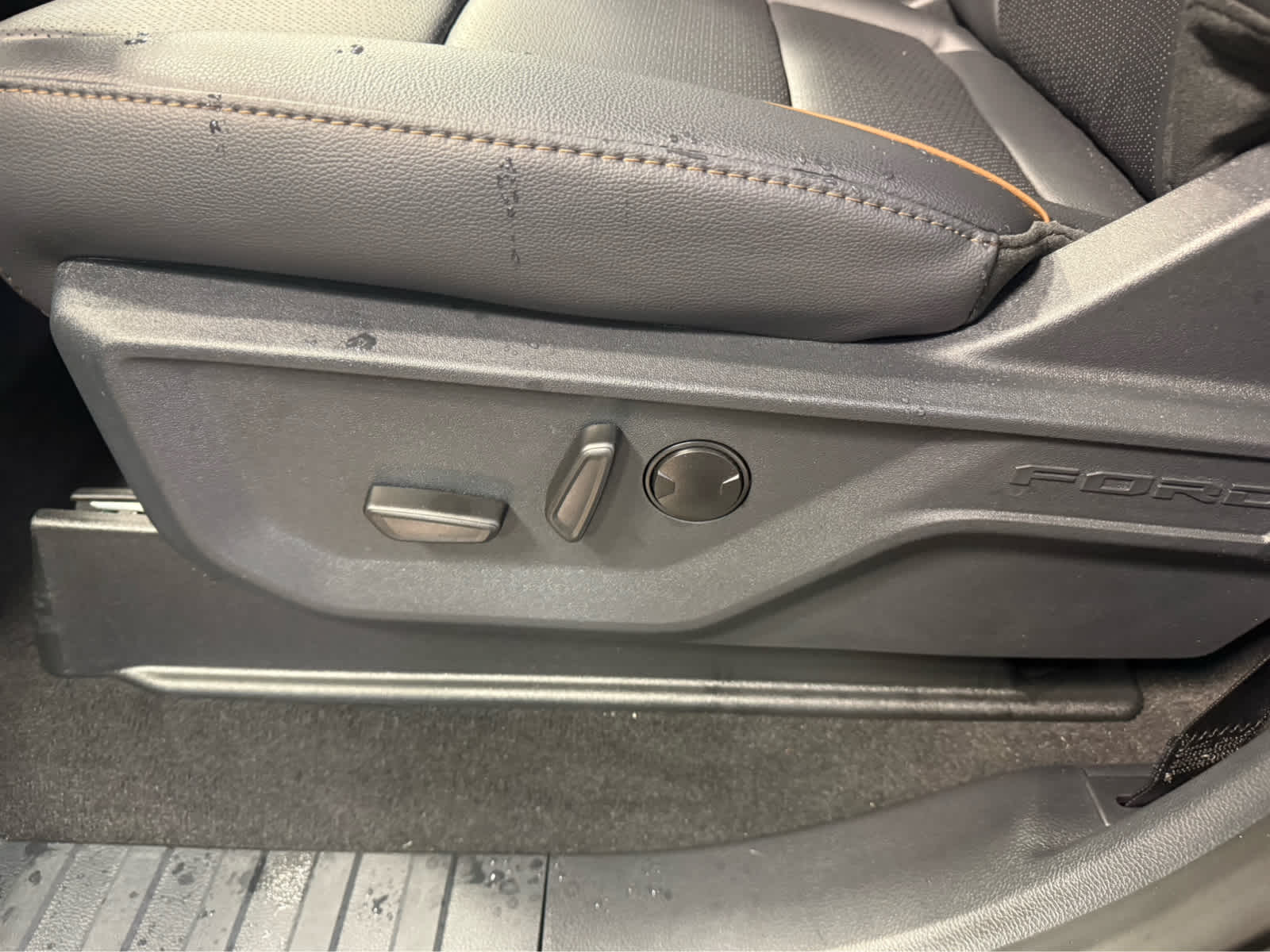 2026 Ford Super Duty F-250 SRW LARIAT - Carbonized Gray Metallic exterior view 11