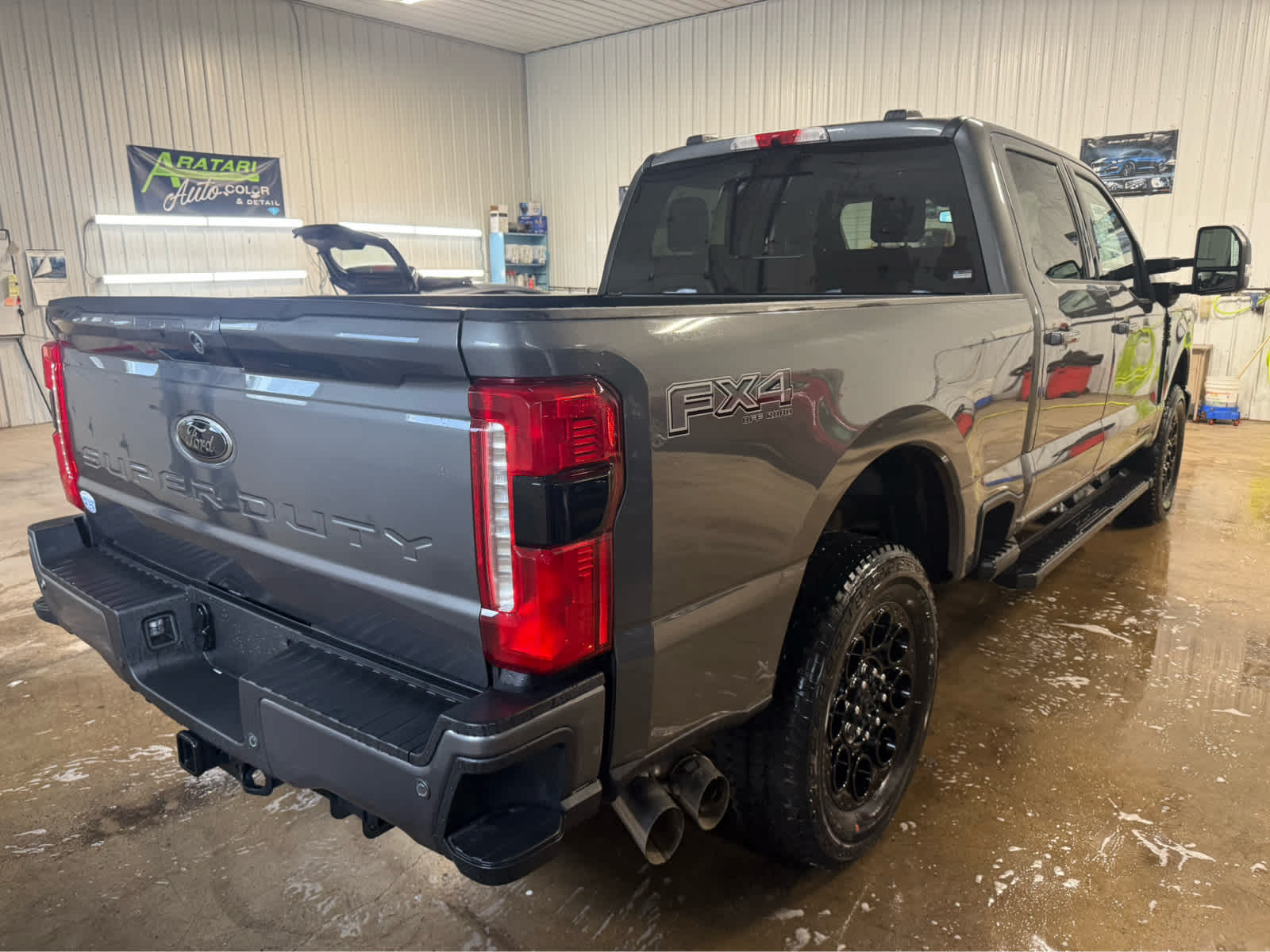 2026 Ford Super Duty F-250 SRW LARIAT - Carbonized Gray Metallic exterior view 7