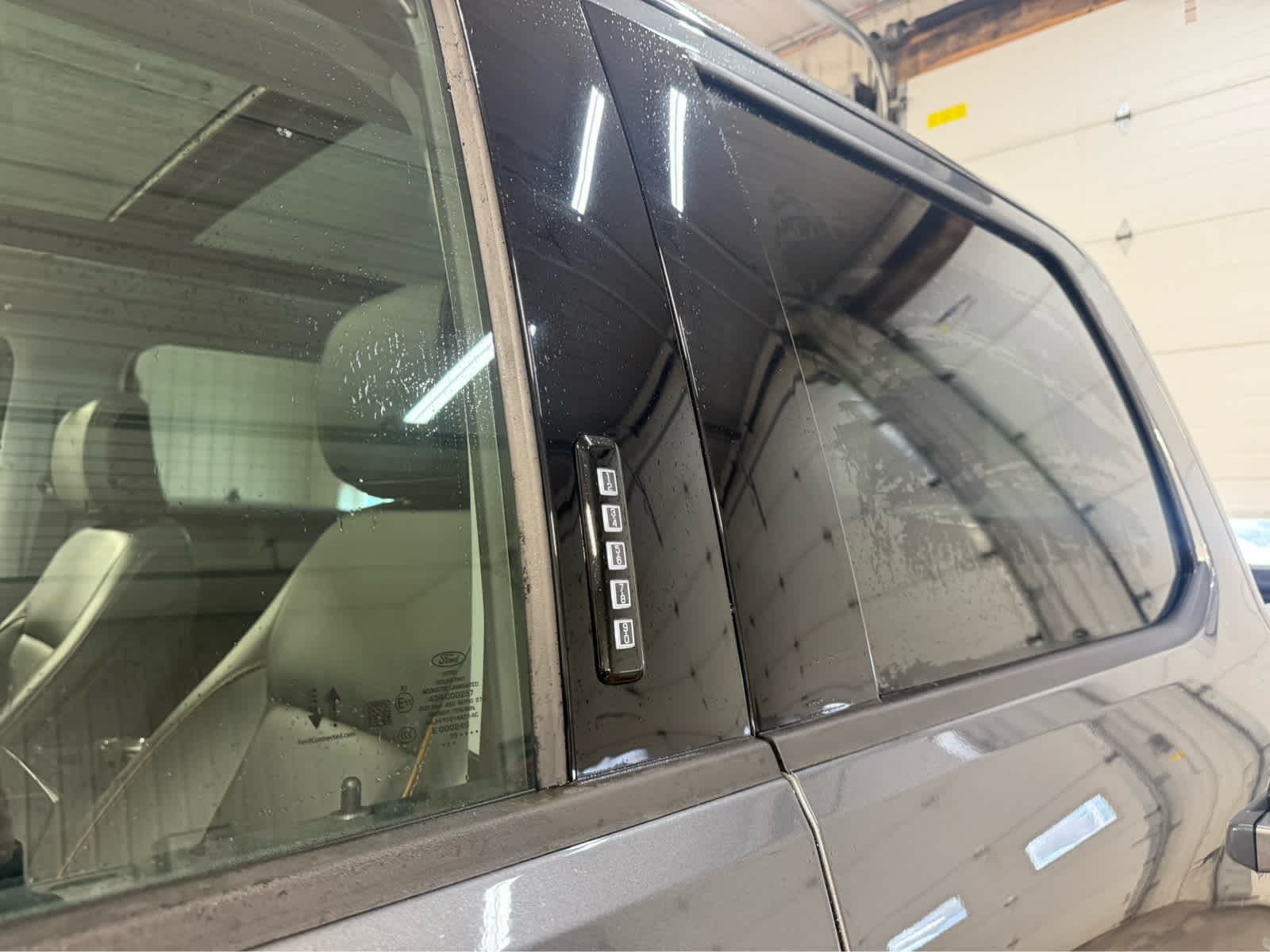 2026 Ford Super Duty F-250 SRW LARIAT - Carbonized Gray Metallic exterior view 9