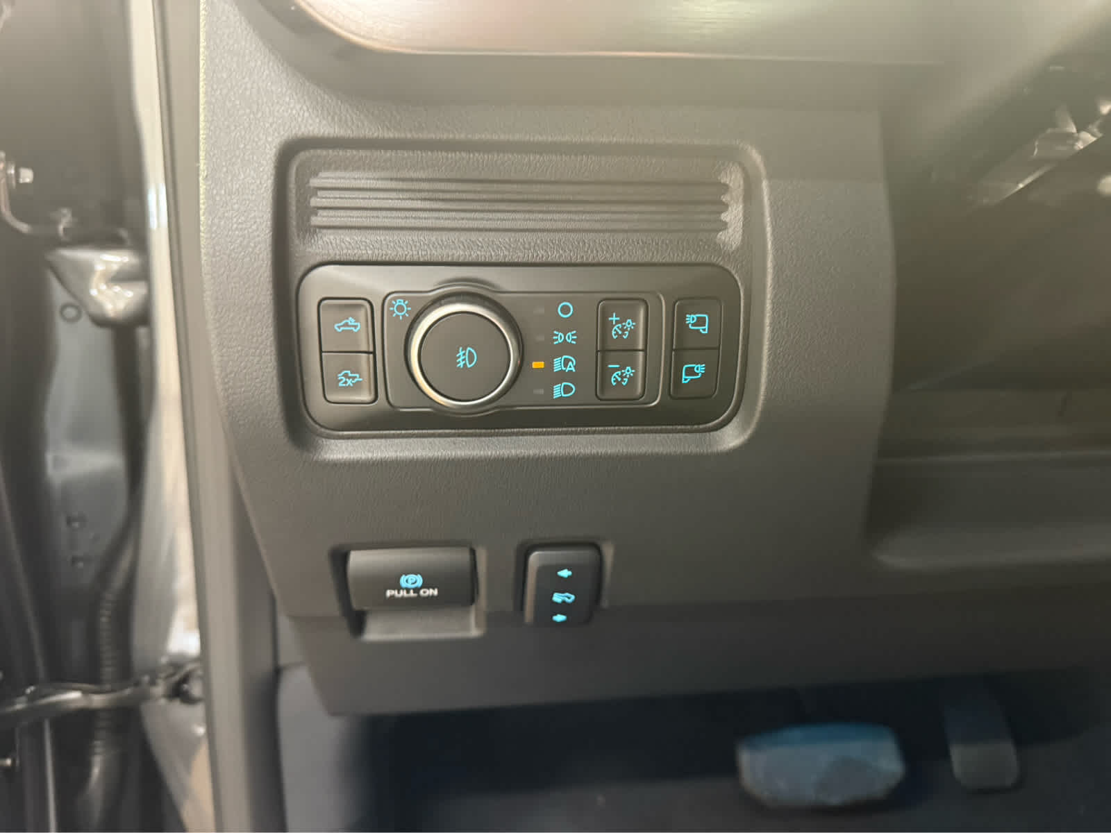 2026 Ford Super Duty F-250 SRW LARIAT - Carbonized Gray Metallic exterior view 14