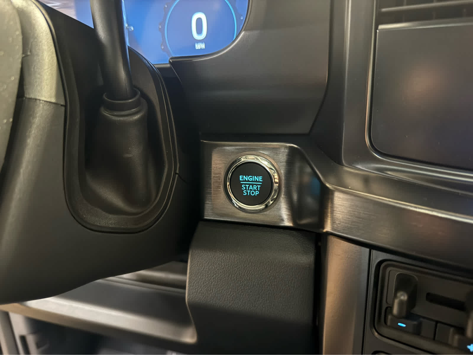 2026 Ford Super Duty F-250 SRW LARIAT - Carbonized Gray Metallic exterior view 15